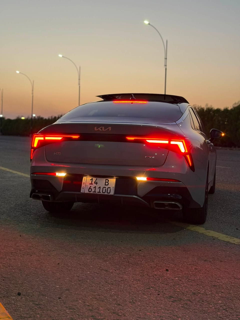 �🔥 للبيع | Kia K5 GT-Line 2026 | وارد أمريكي 🇺🇸 🔥🚗

✨ لون إسمنتي (Cement Gray) الجديد والمميز
🎖️ رقم بصرة مميز (شهداء)

📍 الموقع: البصرة
━━
⚙️ المواصفات الفنية:
🔹 موديل 2026
🔹 فئة GT-Line (الفئة الأعلى)
🔹 محرك 2.5L Turbo GDI  توربو🚀
🔹 ناقل حركة 8-Speed Dual Clutch (DCT) سريع الاستجابة
🔹 السيارة ماشية 4,000 Mile فقط. يعني زيرو ع وضع الشركة

🛠️ حالة السيارة:
✅ وارد أمريكي
✅ حادث أمامي خفيف جداً فقط بند مبدل اصلي
✅ بدون أي ضرر بالشواصي أو الهيكل الأساسي بشرط
ارباكً ستيرآ فقط ومسستم دركة اصليه
✅ السيارة بحالة ممتازة وجاهزة للاستخدام.

🛡️ أنظمة الأمان ومساعدة السائق:
✅ كاميرات محيطية 360°
✅ رادار أمامي + جانبي + خلفي
✅ نظام القيادة شبه الذاتية (Highway Driving Assist)
✅ المحافظة على المسار (Lane Keeping Assist)
✅ تحذير النقطة العمياء مع عرض الكاميرا داخل الشاشة عند تشغيل الإشارة (Blind-Spot View Monitor)
✅ حساسات محيطية متكاملة.

💎 التجهيزات الفاخرة:
🌞 سقف بانوراما
💡 إنارة Full LED
🔊 نظام صوتي فاخر BOSE Premium Sound
🪑 مقاعد رياضية بتطريز شعار GT-Line
❄️🔥 تبريد وتدفئة للمقاعد الأمامية
⚡ مقاعد كهربائية مع Memory Seat
📱 Apple CarPlay
🗺️ نظام ملاحة
🔋 شحن لاسلكي
🔌 منافذ USB Type-C
📺 شاشة معلومات وترفيه كبيرة مع جميع الميزات الحديثة.

🏁 منظومة المكابح:
🟥 مكابح Brembo الإيطالية عالية الأداء

💰 السعر المطلوب: 235 ورقة 📱 ***********

للباحثين عن سيارة تجمع بين:
🔥 الأداء الرياضي
💎 الفخامة
🛡️ أعلى تقنيات السلامة
