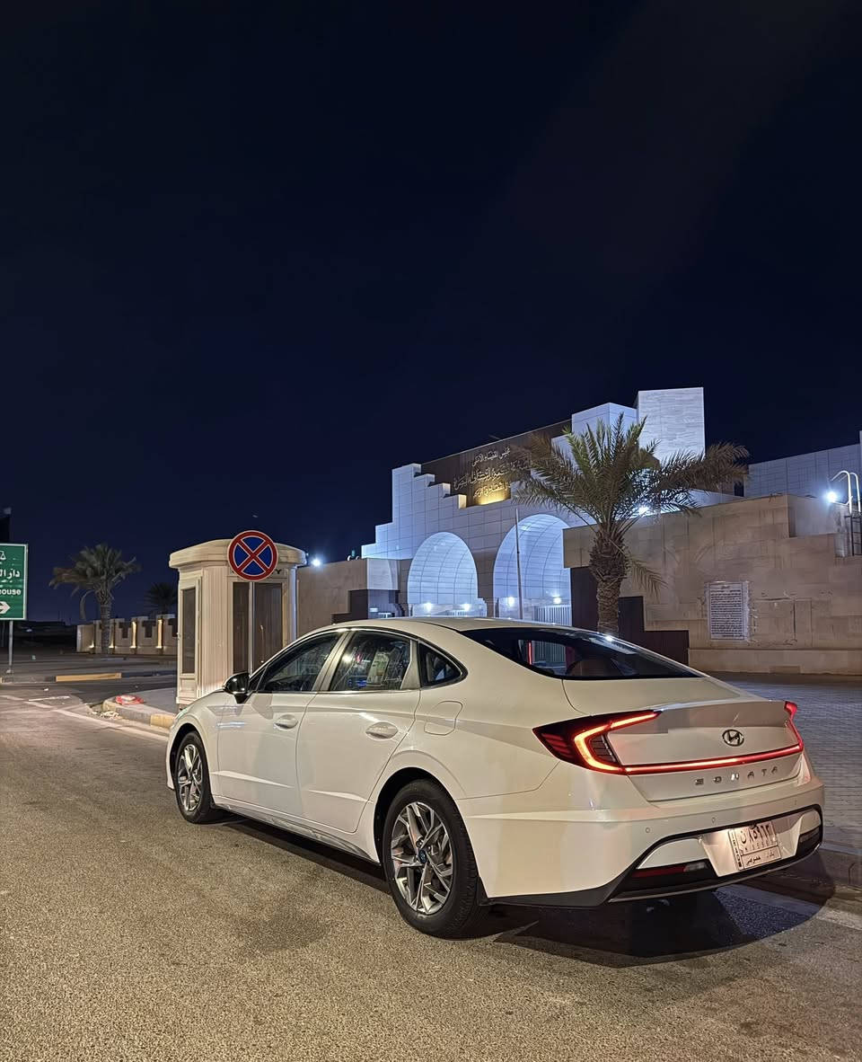 السلام عليكم ، سوناتا للبيع خليجي موديل 2020 السيارة كفاله بأسم شركة انطيك بيها وكالة عامة السنة الجاية تصير حرة ، مكينتها 2.0 دوش گير MPi السيارة ماشية 80 الف كيلو ، السيارة جديدة حيل رايدها ب 175$ وبيها مجال بسيط 
للتواصل : ***********
