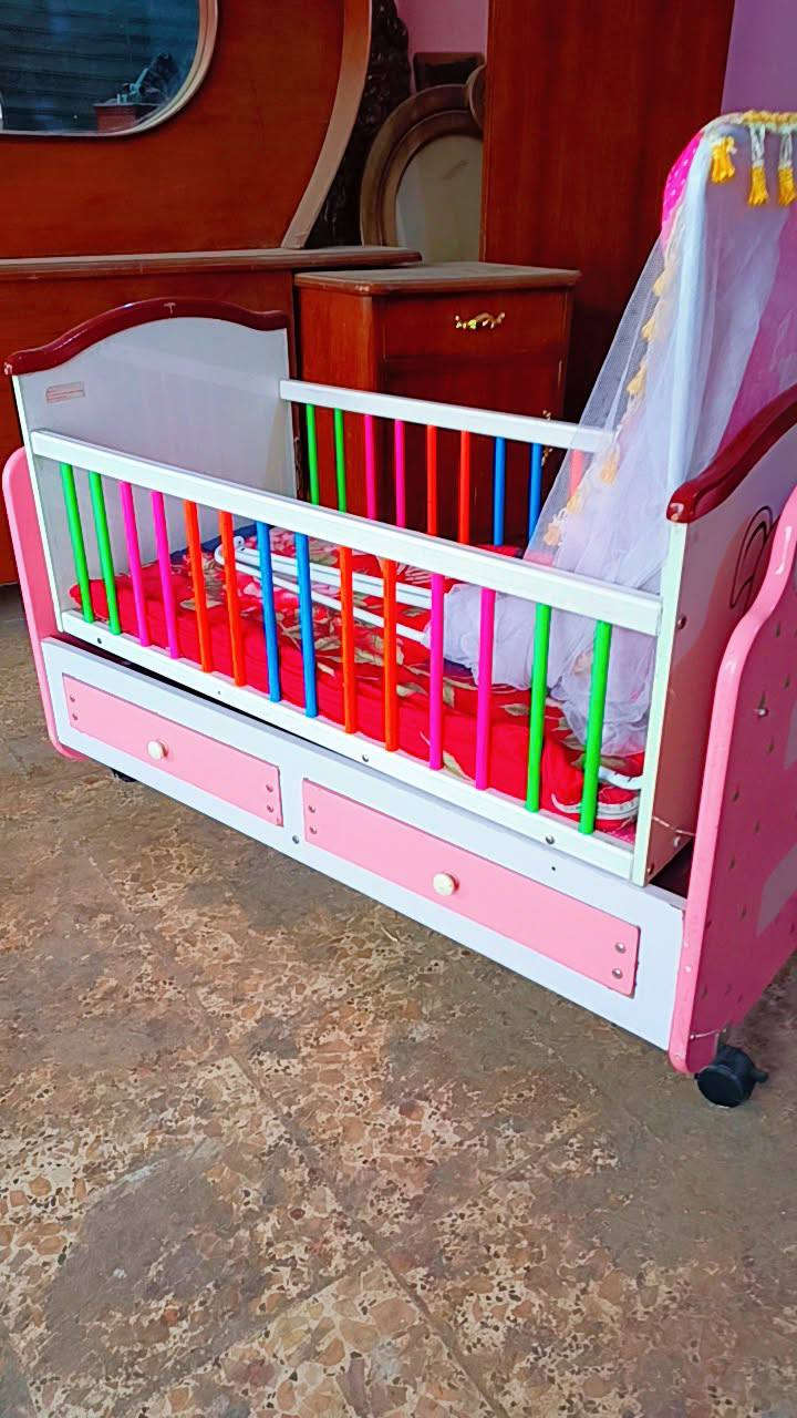 بوفيه مترين ونص وكاروك طفل نضيفات جدا بغداد الشعب ***********
