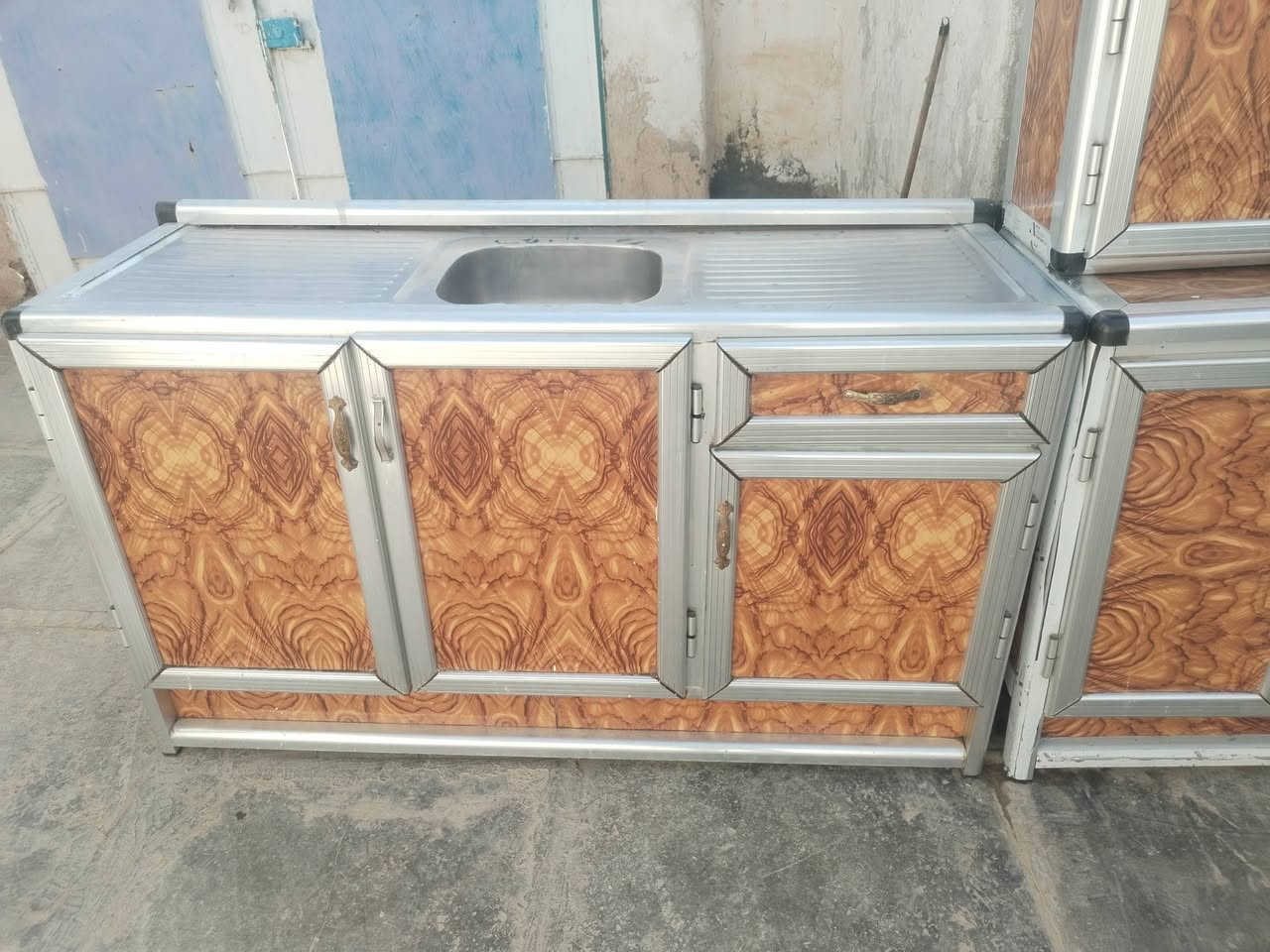 كاونتر اربع متار نضيف كلش اوصلي اوثقيل شرط انضافه اسعر 265 عنوان شطره ***********
