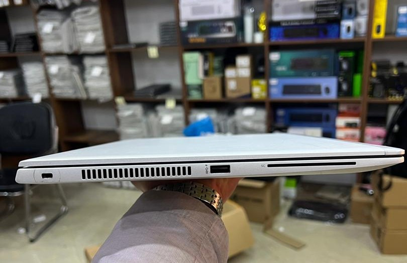 السلام عليكم.. للبيع لابتوب HP EliteBook 755 G5، هيكل معدني نحيف ومناسب للطلاب الموظفين وأصحاب المونتاج والألعاب 

معالج AMD Ryzen7  2700U

رام  8GB - DDR4 

 هارد  256GB - SSD

كرت داخلي شير 7.5 كيكا

كرت خارجي 1 كيكا

شاشة 15.6 انش فول اجدي

لابتوب نظيف وما بيه مشاكل 

السعر 375 الف واصل جميع محافظات

‏‎ماوس وحقيبة هدية مع الجهاز

ضمان لمدة اسبوعين بعد استلام

تفحص براحتك قبل استلام من مندوب

للتواصل عبر الواتساب او الماسنجر

 ***********

