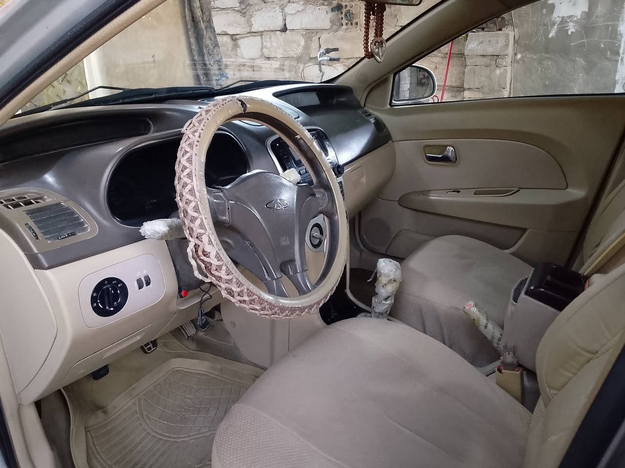 🤚السلام عليكم.
🔴 سياره شيري فلاوين 2013.
١_كير عادي. 
٢_مكينه جديده.
٣_تبريد فقط كبريسر.
٤_السياره بأسمي + رقم انكليزي. 
٥_سياره كشرها نضيف.
🔴المطلوب مراوس بسياره بيجو ايرانيه 405.
٦_ ***********. 
٧_  عنوان_ النجف _ كوفه _ ناحيه الحريه. 
٨_ سنويه السياره لغايه 2030.
