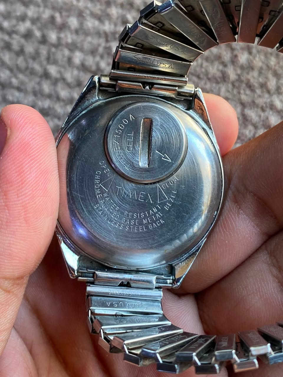 Timex Quartz Vintage
⌚ حركة كوارتز (بطارية)
📅 عرض اليوم والتاريخ

✨ نسبة النظافة: 85–88%
📍قطعة فينتج أنيقة بحالة جيدة وجاهزة للاستخدام
السعر 60 واتساب***********
