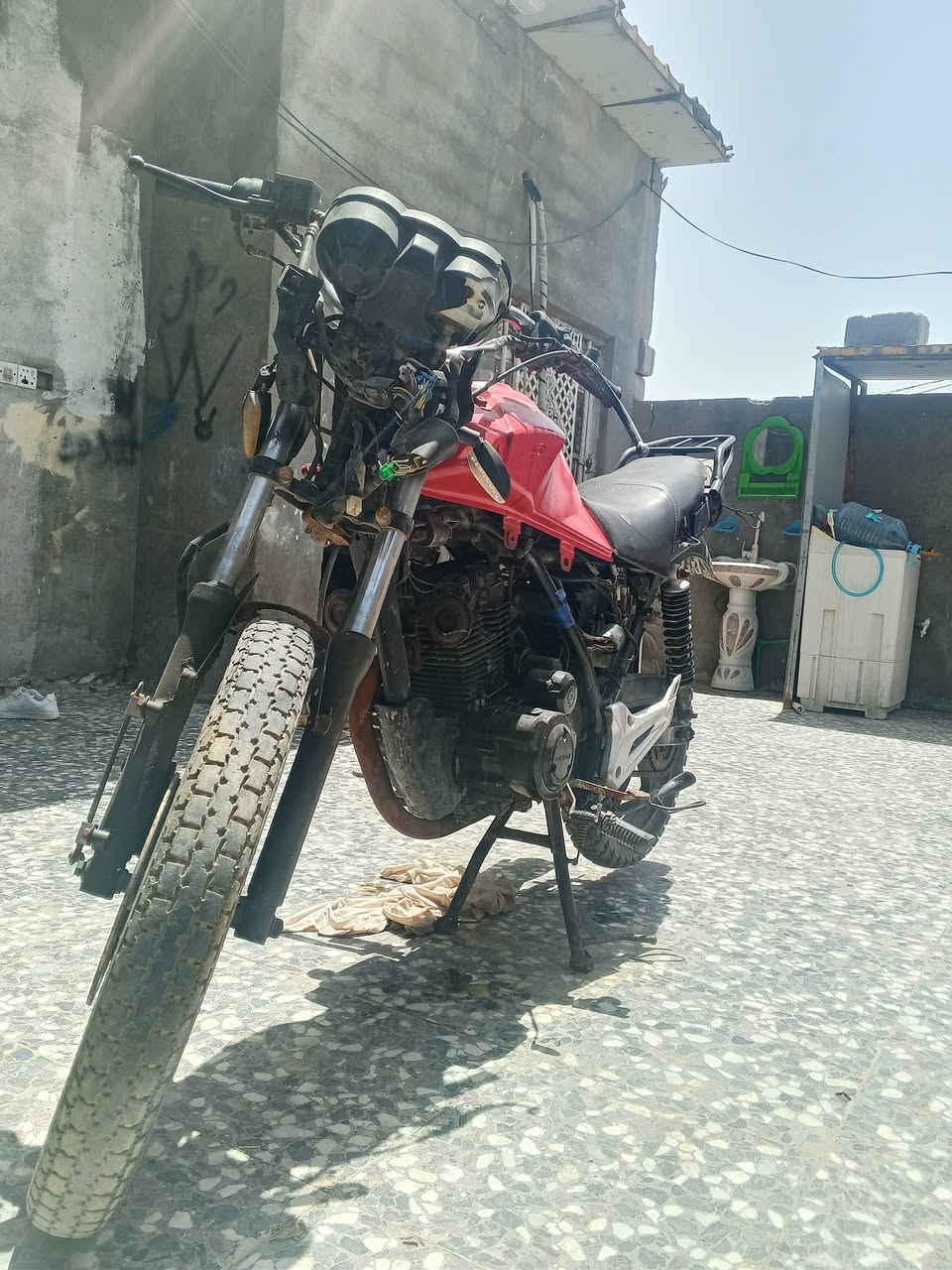 بيع مستعجل 🔥 
دراجة أدوات البيع مناقصها أي شي تحتاج كابريته فقط 
مكانها البصرة الحيانيه دور الشرطه سعرها 400 وبيها مجال 
***********
