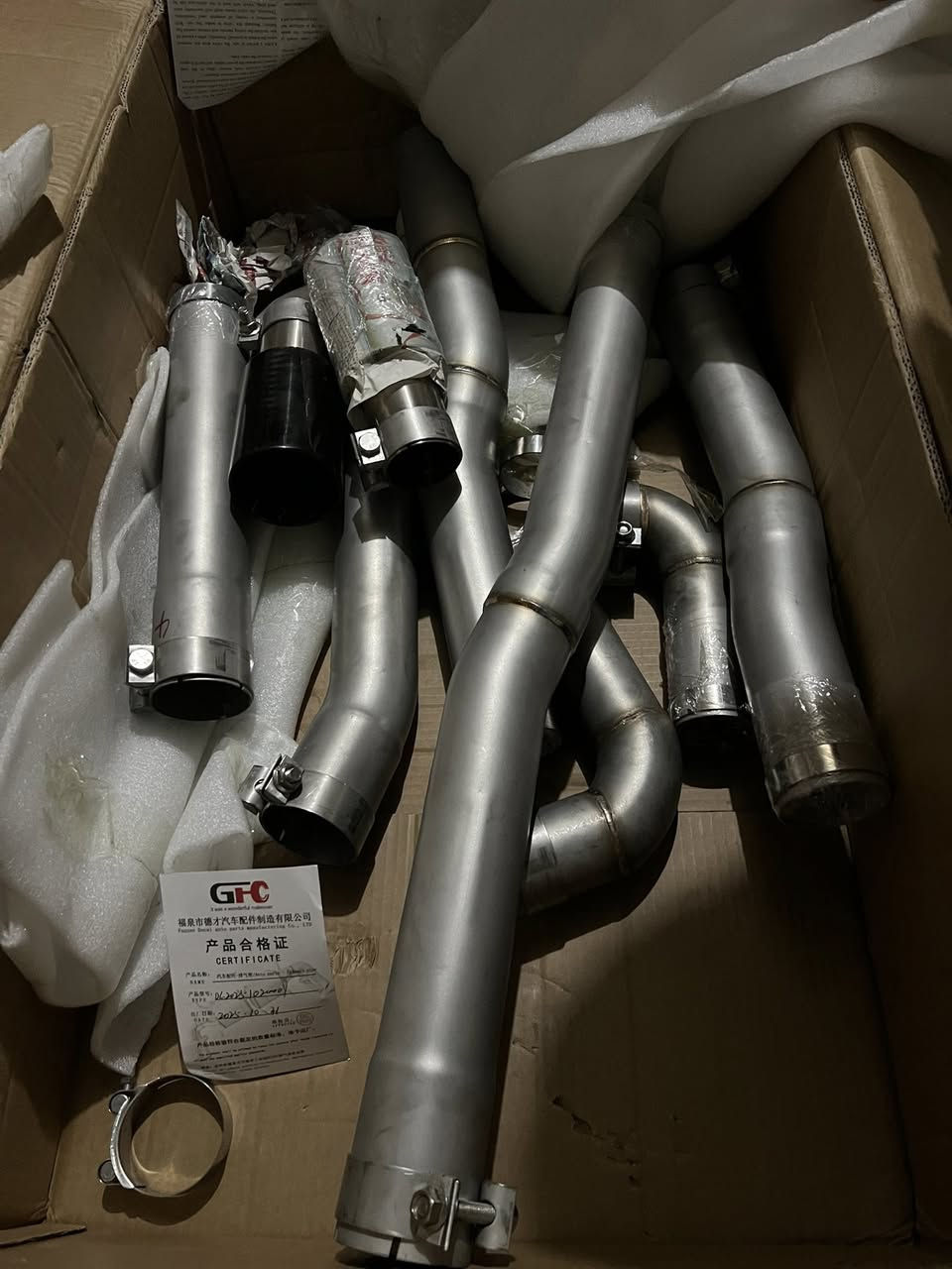 للبيع: نظام عادم (قزوز) ذكي Valvetronic من شركة GFC العالمية – طقم كامل وجديد.
هذا النظام يجمع بين هدوء الوكالة وقوة السيارات الرياضية بضغطة زر واحدة!
المواصفات الفنية:
• المعدن: ستانلس ستيل أصلي (304) مقاوم للصدأ والحرارة العالية، مع لحام تقني (TIG) درجة أولى.
• التحكم: نظام صمامات كهربائية ذكي (Electric Valves) يتحكم بمسار الصوت.
• الوضعيات: يجي وياه ريموت كونترول وجهاز تحكم لاسلكي (تفتح وتغلق الصوت وأنت بمكانك).
• التركيب: يرهم على أغلب السيارات (Universal) اللي تحب تسويلها مخرجين (Double Exhaust).
• الكهرباء: يشتغل على 12 فولت (وصلة ولاعة أو ربط مباشر)، يعني ما يحتاج ترهيم معقد بضفيرة السيارة.
قطعه جوكر لكل السيارات ترهم تقريبا بعدها بالك ماعرف سعرها خلي سعرك بالتعليقات وبالعافيه ع ياخذها


**إذا كنت صاحب هذا الإعلان وتريد حذفه لأي سبب، رجاءا أرسل رسالة إلى الدعم الفني**