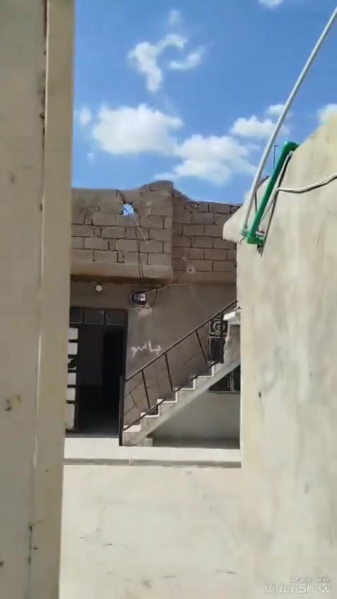 السلام عليكم بيت اللبيع بي غرفتين نوم وهول ومطبخ وحوش 
مكان بيت وراء سايلو مساحه البيت 200 متر مربع سعر 14 مليون  وبي مجال اي استفسار اتصل ع رقم وبي واتساب ***********
