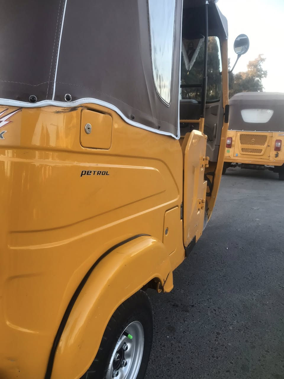 سلام عليكم اخوان ٢٢ شهر ١٢ ام كنر رقم بغداد المكان المحموديه خاص ما متواجد ***********
