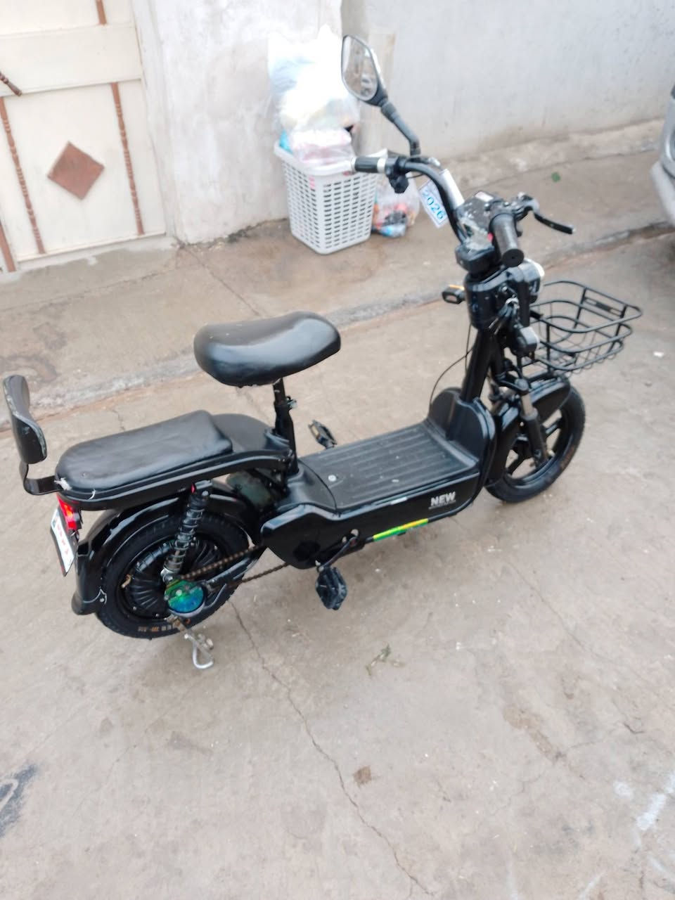 اربعه بطاريات بشرط مابيهن عيب 3 سرعات كهربائيّات 

شغال اشاير لايت سله امامي بايدرات كامل وياه شاحنته 

مكان كركوك *********** مراوس
