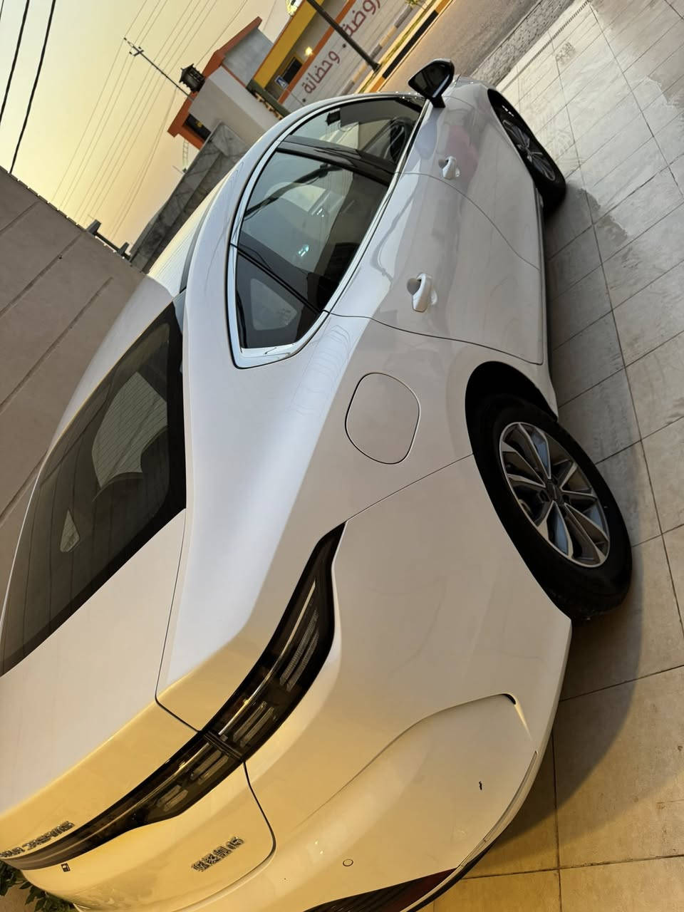 السلام عليكم للبيع  او المراوس BYD دسترويل موديل 2025 رقم بغداد باسمي تحويل مباشر كفالة من صبغ وتبديل والبارد ما عدا شخط بلدعامية خلفية والأمامية كل غراضة كاملة كارت وشاحنة واستلام من زيرو عندي العنوان بغداد الكرخ ابو غريب مجمع الزيتون ***********
