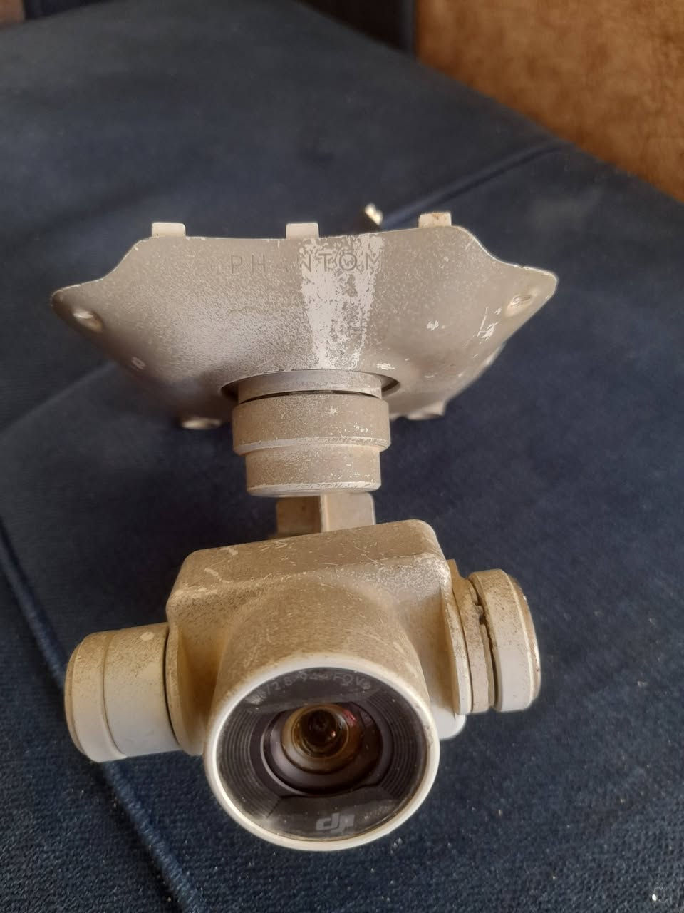 هذا الجزء هو عبارة عن gimbal (مانع اهتزاز) وكاميرا بديلة لطائرة DJI Phantom 4.يتوافق هذا الجزء مع طرازات Phantom 4 Pro و Advanced و V2.0.يعتبر هذا الجزء جزء صيانة دقيق ويتطلب برامج خاصة للمعايرة والضبط بعد التركيب 🌹🌹🌹🌹


**إذا كنت صاحب هذا الإعلان وتريد حذفه لأي سبب، رجاءا أرسل رسالة إلى الدعم الفني**