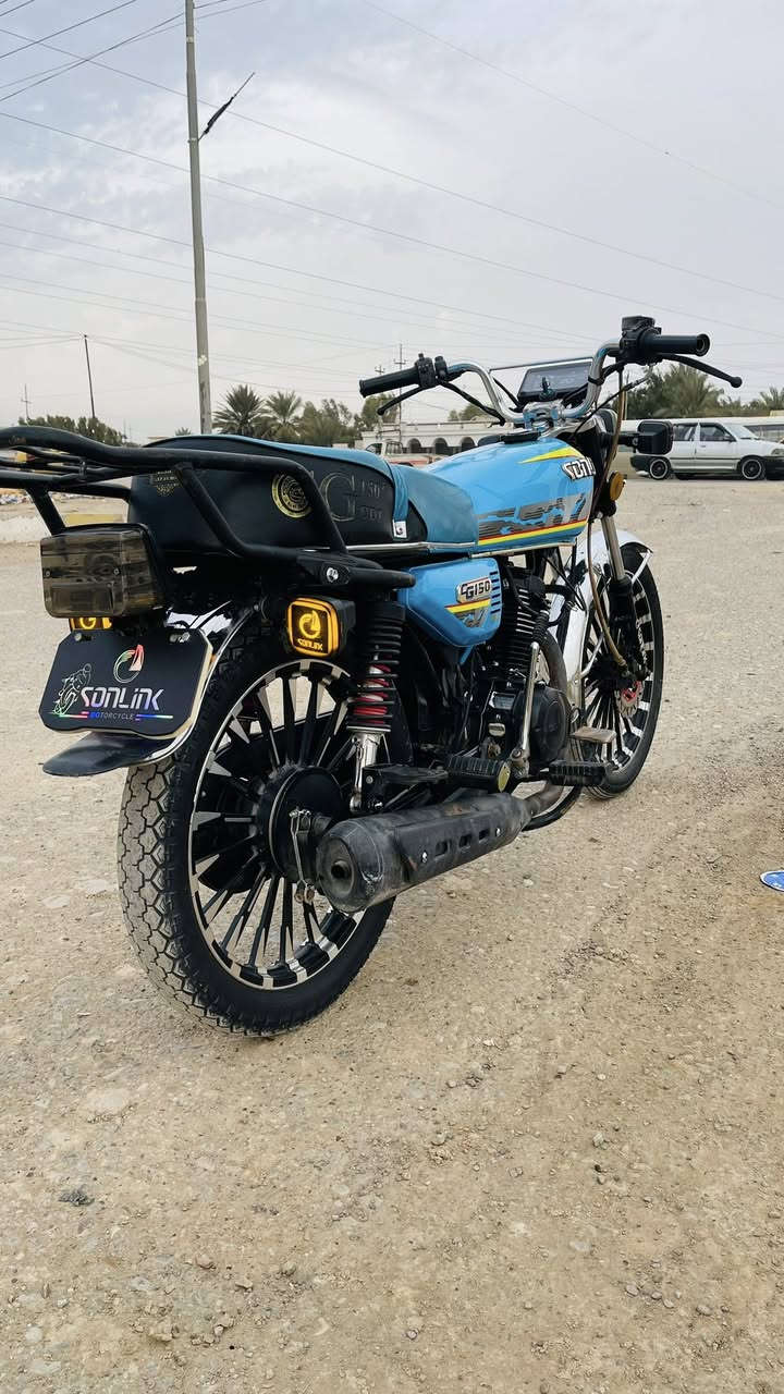 سلام عليكم دراجه للبيع مديل 2025 مكفوله كفاله عامه اوراق كامله مكاني بغداد الحسينيه المعامل ***********
