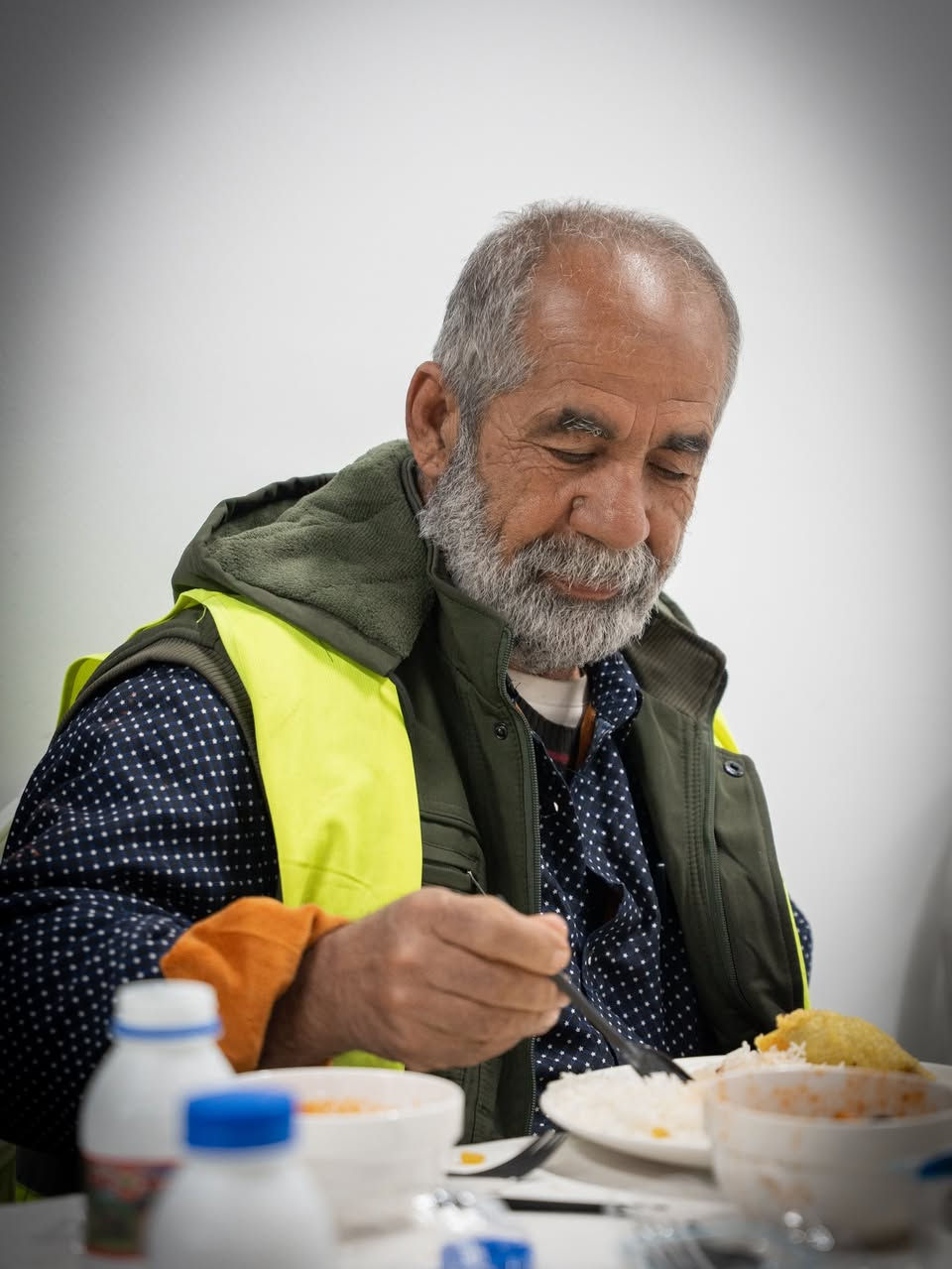 پەیمانگەی CMC تەنها ناوەندێک بۆ فێرکردنی قوتابی و گەشەپێدانی ئەکادیمی نییە، بەڵکو بنەمایەکی پتەوە بۆ هاوکاری و خزمەتکردنی کۆمەڵگا، بۆ ئەوەی ژیانی هاوبەشمان بەرەوپێش بچێت.

کە ئێوارەخوانێکی تایبەت بۆ ژینگەپارێزەکان ئامادەکرا و چەندین چالاکی ئەنجامدرا بە ئامادەبوونی چەندین کەسایەتی دیاری شاری هەولێر ڕەنگی تایبەتی وەرگرت، هەروەها چەند چالاکییەکی ئاینی ئەنجامدرا کە نیشانەی یەکگرتوویی و هاوسۆزی بوو.

لە کۆتاییدا، بە ڕێز و سپاسەوە، لەلایەن دەزگای خێرخوازی حاجی ئیدریس سەبەتە خۆراک دابەشکرا بۆ ژینگەپارێزەکان، و ئەم چالاکییە وێنەیەکی جوانی هاوکاری، یەکڕیزی و هەست بە بەرپرسیاریەتی کۆمەڵایەتی نیشاندا.
☎️ ژمارەی تەلەفۆن؛
***********
***********
📍ناونیشان: شەقامی ٤٠ مەتری، بەرامبەر پارکی سامی عبدولرەحمان.⁩⁩⁩
