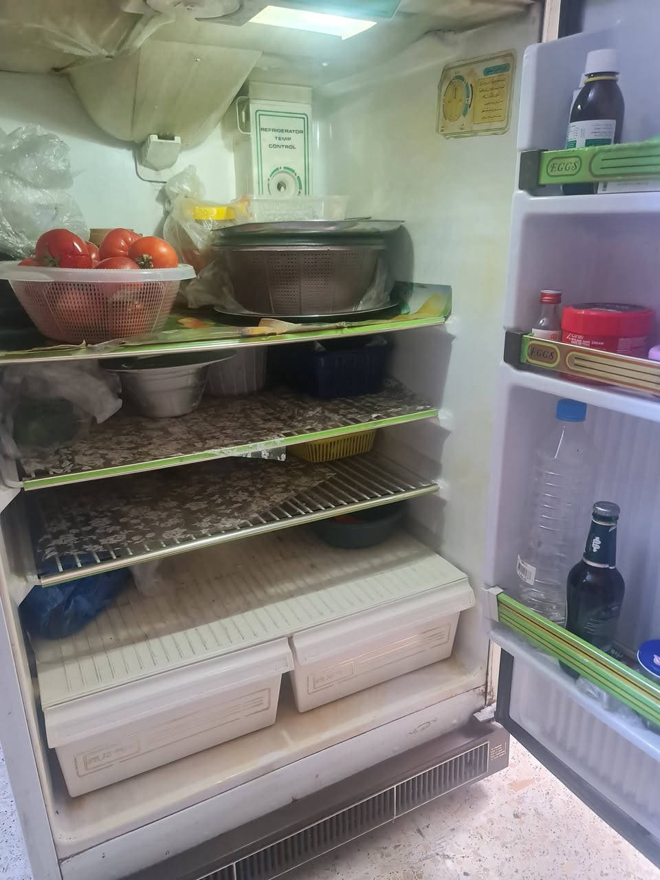 ثلاجة للبيع نوع القادسية بخاخ سعر ٧٥ وبي مجال ***********
