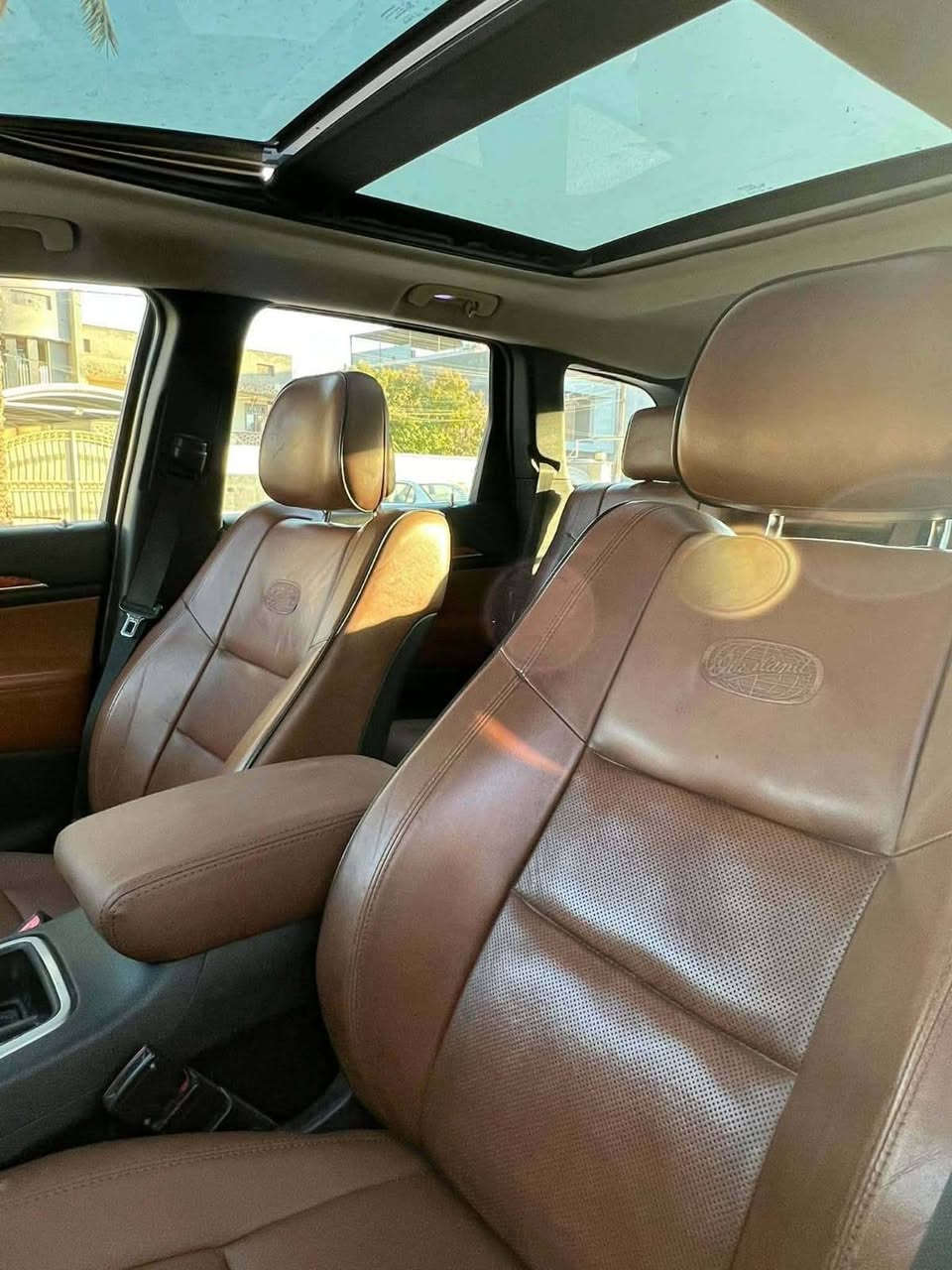 جيب اوفر لاند 2013 وارد                     امريكي
المكينه 3600،  6 سلندر   فول مواصفات 
2قطعه تبريد 
مري قلاب 
داخل قرميدي 
فتحه بانوراما 
تشغيل عن بعد 
تسخين وتبريد مقاعد
رادار امامي وجانبي وخلفي 
لايت زنون 
تحكم ستيرن
كشنات جلد 

الضرر// صبغ جاملغ بدون دواخل 
           قبق صندوق رش 
مكينه كير كفاله عامه من الفتح 
سياره كامله مابيهه اي نقص 💯

السعر  157 $ بيهه مجال للشراي 
العنوان:  بابل / محاويل 
الاستفسار ***********
