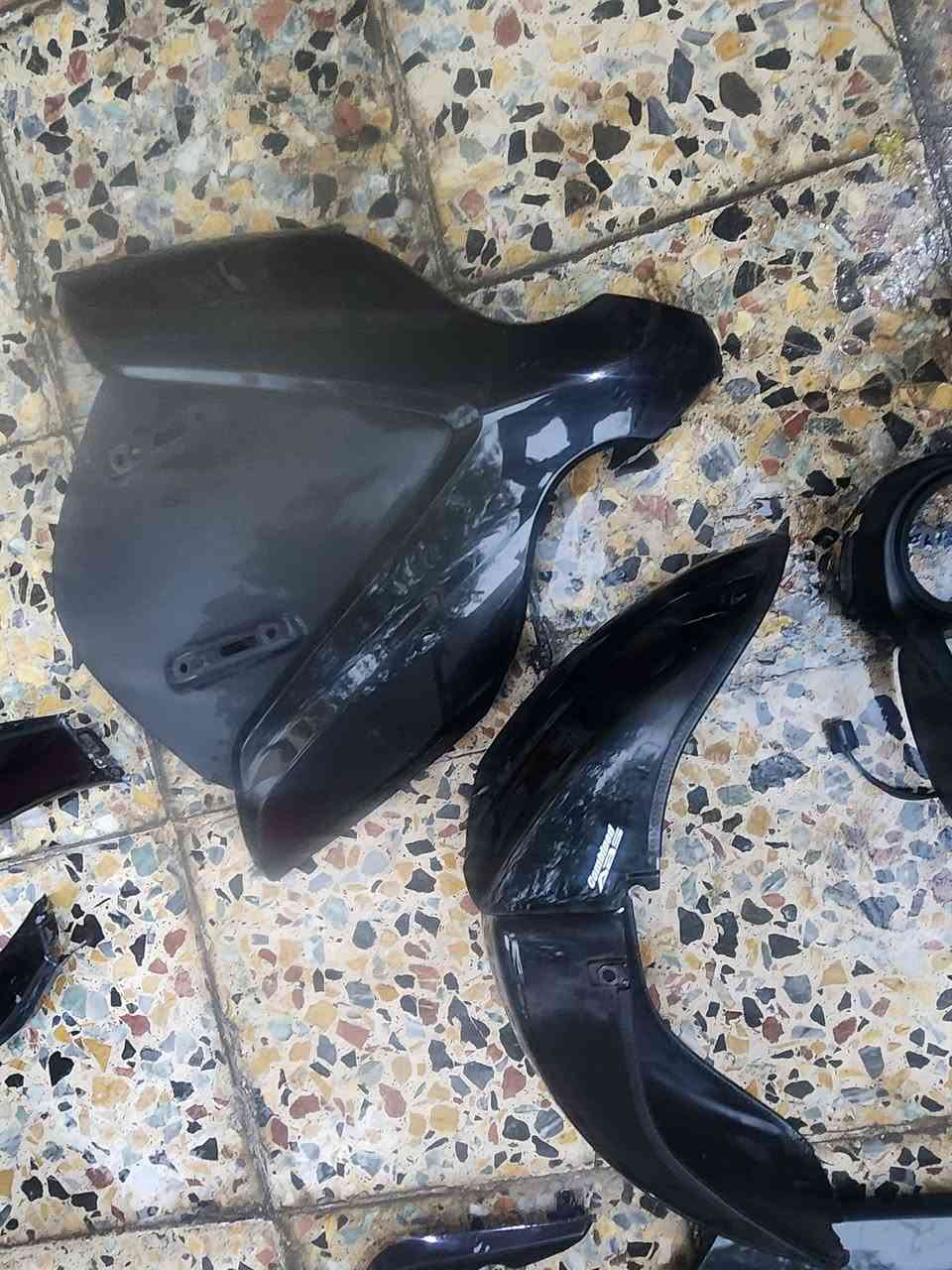 السلام عليكم
كفرات اصلي فورزه صفر 10  للبيع 
اجتاف زوج يمنه ويسره 
ترايش زوج يمنه ويسره 
سبعه مع الكفر 
جاملغ 
حاضن دشبول 
 وسيباية فورزه 
اللي يريدهن يتصل عالرقم ***********
