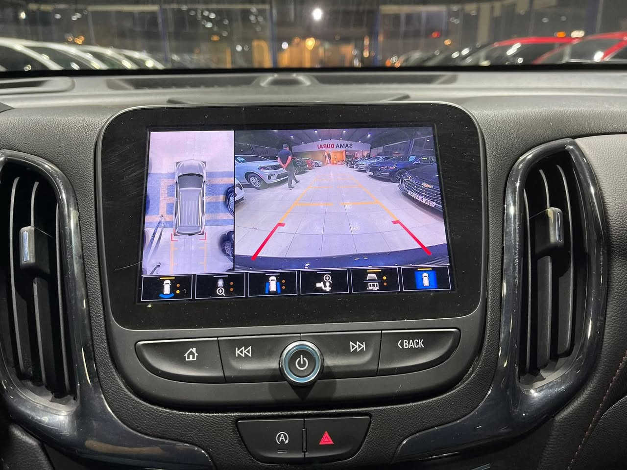 #المركبة : شيفرولية ايكونكس فئة RS فول مواصفات موديل 2023
#الضرر : صبغ بنيد + باب فقط
#الرقم : مرقم اربيل الرقم الحديث ( تحويل او وكالة )
#الايرباكات : بدون ضرر اي ايرباك

#المواصفات :
▪️السيارة : #شوفرليت #ايكونكس  #RS لون رصاصي
▪️الموديل : 2023 
▪️المحرك : 1.5L توربو (اربعة سلندر) 
▪️حجم الويل: ويل كب RS حجم 19 مع طقم تايرات بحالة ممتازة
▪️قمارة بانوراما
▪️نظام ال 5 كامرات برؤية 360 درجة
▪️حساس امامي اصل 
▪️حساس خلفي اصل
▪️رادار امامي مانع تصادم
▪️رادار جانبي (نقاط عمياء)
▪️تحديد مسار
▪️كامرة خلفية دوارة اصل
▪️لايتات ثلاث عدسات زينون ابيض عالي وناصي اصل مع حاجب LED
▪️بصمات عدد 2 للابواب مع بصمة تشغيل
▪️غرفة السيارة:كشنات السيارة جلد اسود اصل مع تطريز RS على الكشنات
▪️تحكم فول كهرباء لكرسي السائق والراكب
▪️شاشة الدشبول كبيرة (ايباد) للتحكم بايعازات السيارة
▪️تبريد قطعتين امامي وخلفي
▪️تدفئة لكشنات المقدمة
▪️تدفئة بالستيرن
▪️دمام بالدشبول
▪️جنطة كهرباء
▪️تشغيل عن بعد
▪️سايد بريك دكمة
▪️سستم صوت BOSE
▪️تحكم ستيرن جهتين بلوتوث وحاكية وكروس سرعة وتحكم صوت 
▪️نظام ABS مانع انزلاق
▪️السيارة موديل 2023 ، فئة RS (فول مواصفات) ، جديدة وبوضع الشركة.

#نكفل السيارة من الغرق ، الشاصي و الايرباك.

السعر المطلوب : 170 ورقة مع المجال
 
الاتصال على :***********
