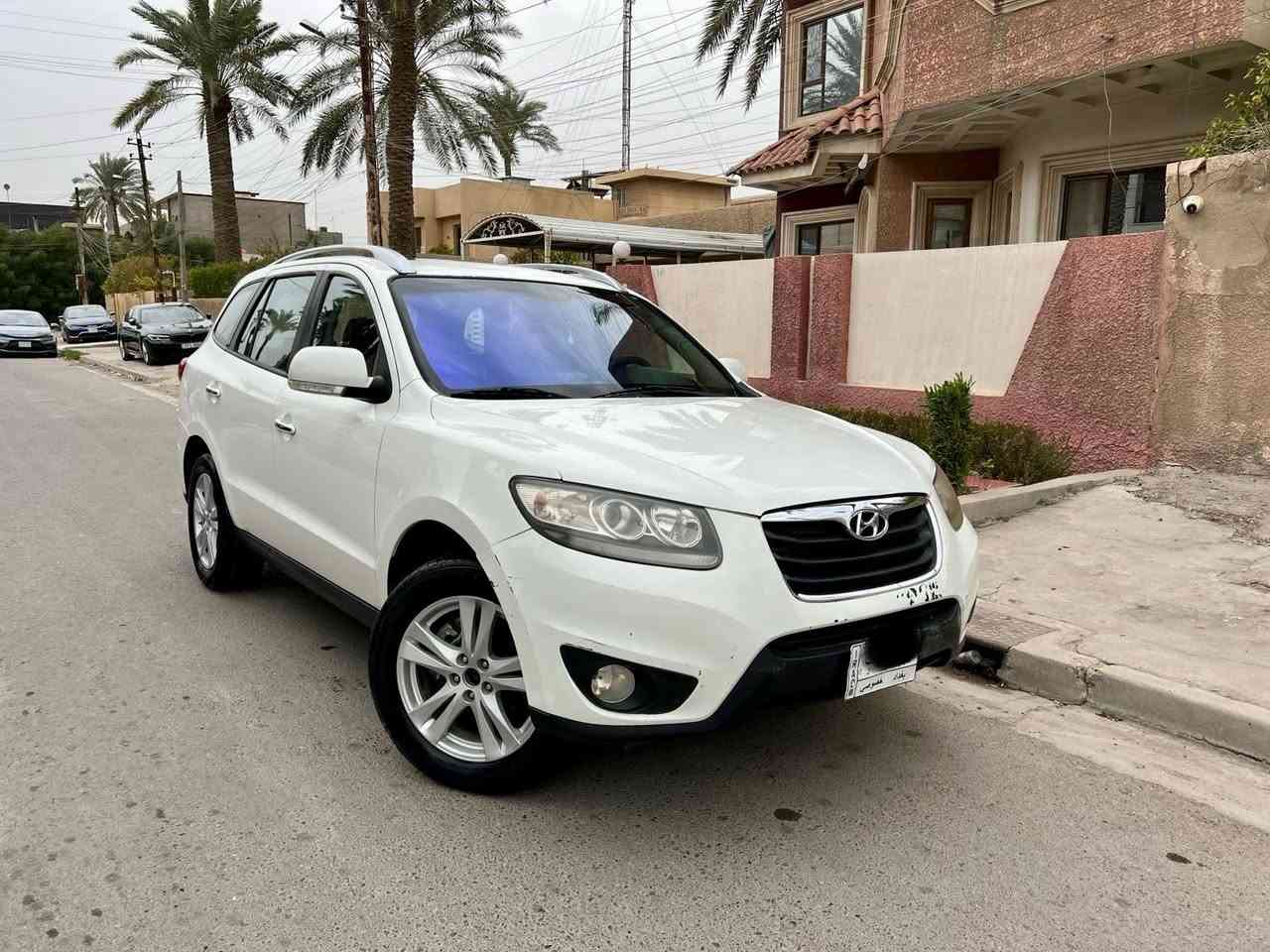 السلام عليكم
✅سنتافيا 2010 (خليجي) للبيع بدون مراوس شباك اسود اطار نيكل 
✅باسمي رقم بغداد مشروع وطني تحويل ثاني يوم
✅بدون حادث ماشي 143000 كم حقيقي بدون تعديل دك جرص بعد سرعة الـ 120  بلادي وضعيه الشركه
✅مكفوله من الضربه او الصبغ او الشاصي
✅بيه ملاحظات بسيط جدا تعديل على البارد فقط و بيه  تكحيلات كارت 
الدعاميه الاماميه يرادله تعمير

المواصفات:
‏✅ 6v /3500  حجم المحرك  
‏✅ 4x4 
✅ فتحة سلايد روف طكتين 
✅  داخل جلد مميز لون قرمدي بلادي من القطع النادره
✅ دشبول صاج
✅  سبعة راكب 
✅ 3 قطع تبريد والقطعة الاخيرة تحكم
✅تحكم استيرن
✅اشاره بالمري
✅باتري جديد 
✅ شاشة عمل 
✅ كامرة عمل
✅ مفتاح 

💵 💵 💵السعر:(خاص متواجد وتس اب)
***********
حسين علي
المكان: بغداد/حي العدل خلف تجهيزات الربيع
