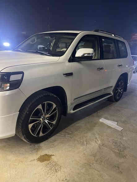 السلام عليكم 
للبيع لاندكروز موديل 2020 ساز
فول مواصفات محرك 6 سلندر رقم بغداد
ماشيه 76 الف كيلو متر عله ايدي
 مكفوله من الصبغ بيهه بعض الملاحظات 
السعر 52500 $ مكان السياره بغداد زيونه 
للاستفسار 
***********
