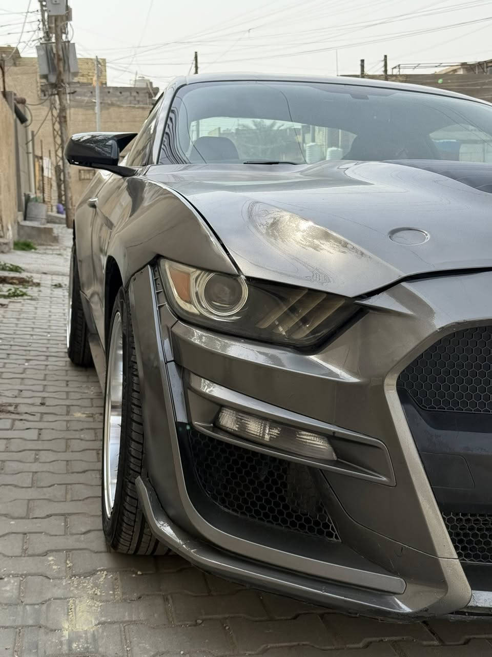 السلام عليكم 

موستنك 2017 🐍 
 محرك v6 3.7🐎
لون رصاصي فيلي ☑️
رقم اربيل سنويه بأسمي ✔️
ممشه السياره 91 mi 
(السياره عليها ادامه كامله )♦️
ومحدثه دعامية وبنيد شيلبي 
ويل ويلد وتخم تايرات جدد🛞
داخل كاربون احمر 
كامره خلفيه 
حساسات خلفيه
دفيوزر شيلبي 🔥
يدات كابرون + كفرات مرايه كاربون
صدر كامل امامي خلفي جديد
عدسات عالي ناصي ليزريه 
لدات متغيره عمل درجه أولى تحكم على طريق الموبايل 
السياره عدت صبغها عام للجماليه لان جان الصبغ تعبان شويه 
مصروف على السياره كلش اهواي وناصبه نصبه حلوه  
وبالعافيه على الياخذها 
( السعر 125 ) 🔴
الموقع بغداد 
*********** غير متواجد تواصل فقط اتصال اخوان
