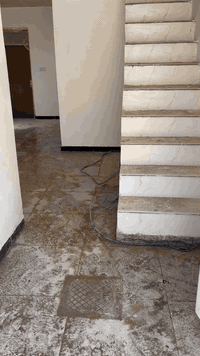 بيت في النداء رقمة 52371 العقار كامل ركن ع ساحه المعروضه 65 متر توه طالع منه البنه غير مسكون طابق واحد للبيع بسعر 60 مليون وبي مجال 
للتواصل 
***********
