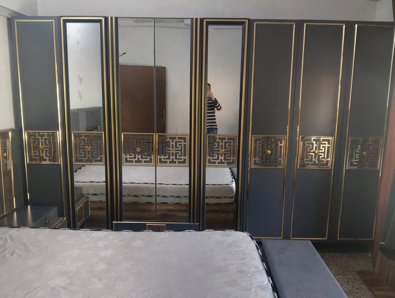 غرفة ترکية نضيفه لوك ١٠ قطع وبيه كنتور طفل بابين اضافي وصبغ حراري وسرير مخزن وخشب  وناره شغاله لون رصاصي السعر 800 وبيه مجال بسيط اتصال علا الرقم//***********//***********// مكان فلوجه
