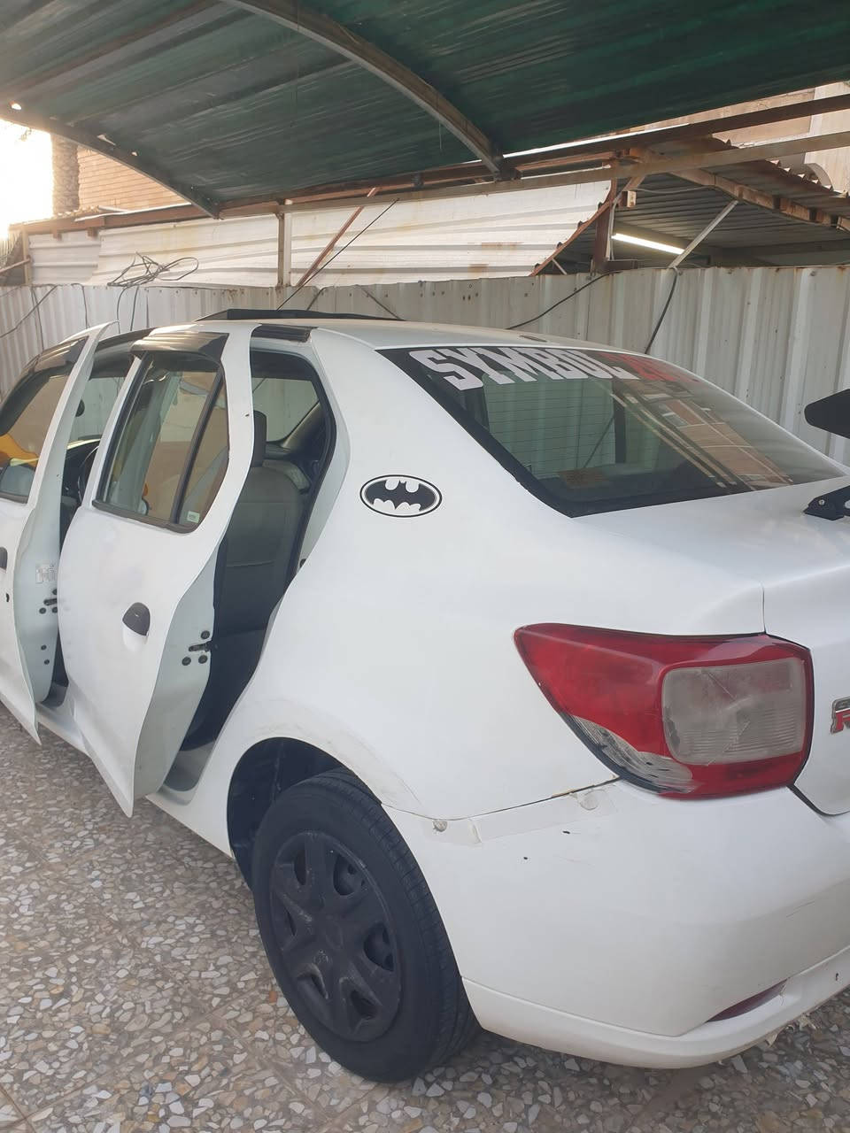 رينو سنبل ٢٠١٧ للبيع لون ابيض محرك جديد مكفوله  ٦٧ ورقه  بغداد ***********
