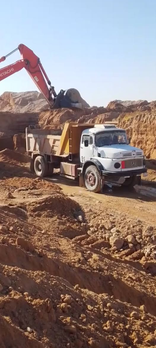 سلام عليكم سياره موديل81 محرك لاتبخير ولاتنقيص شاصي مكفول لاصبق لاباج  كير25سياره جاهزه للعمل تخم تأير.***********
