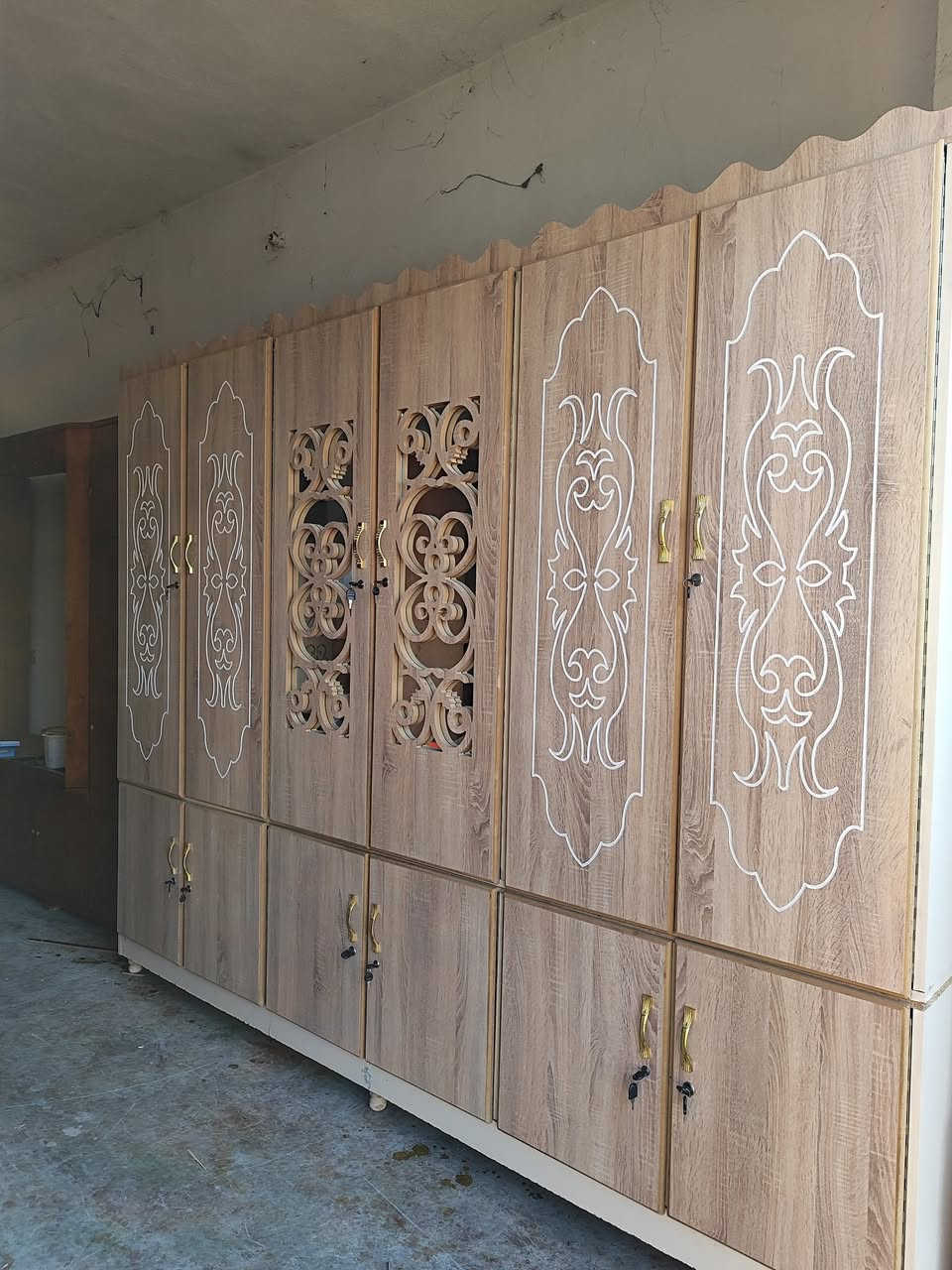 كنتور ويرهم كلاري مستعمل شغل كركوك قطعتين لا شد ولا فتح الخشب تركي ما بي كل عيب نضيف حيل اخو الجديد 
الرقم ***********
