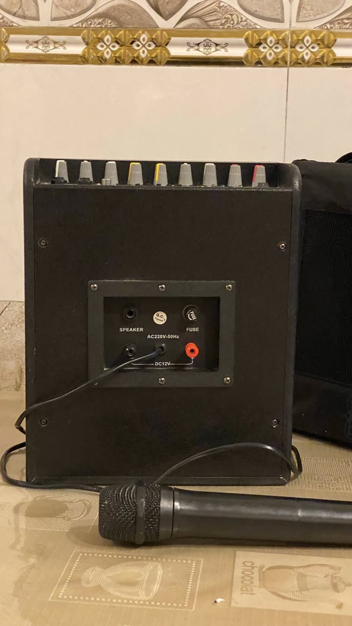 جهاز سبيكر KS-71 محمول

* شغال 100%
* بلوتوث + USB
* مدخلين مايك
* بطارية داخلية
* بدون أعطال

يحتاج بطاريه فقط 
السعر 100


**إذا كنت صاحب هذا الإعلان وتريد حذفه لأي سبب، رجاءا أرسل رسالة إلى الدعم الفني**