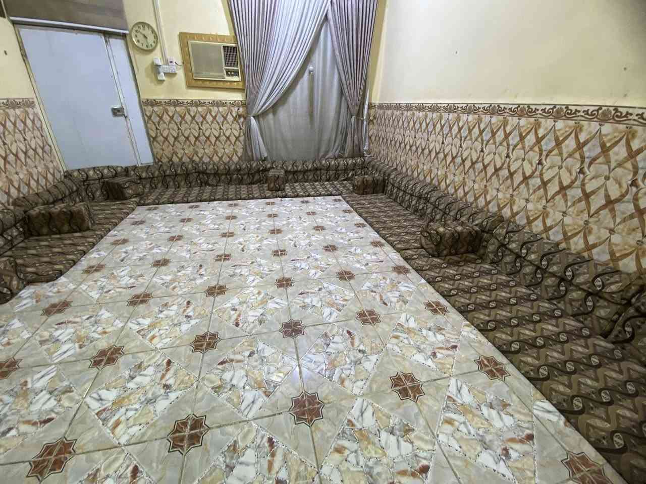 جلسة استخدام بسيط الدواشك ٧ والمخاد ٧ وضهر ١٤ 
ما بيه نقص كامله السعر ١٢٥ وبيه مجال بسيط البصرة الزبير الرقم ‭***********‬
