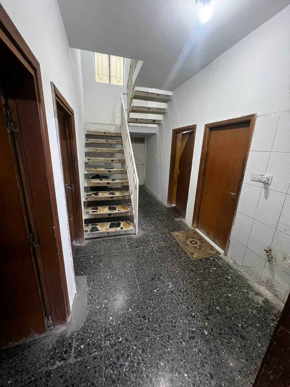السلام عليكم بيت فرصه من لعمر  بحي الجهاد المربع الذهبي منطقه95 شارع التجاري مقابيل الضباط  
واجه10 نزال20
200 متر
5 غرف نوم بناء نضيف
يباع قطع100 ب100
ويباع كامل ويباع 150 ب
50  حسب الزبون
البيت فرصهه من لعمر 
 للاستفسار خاص***********
