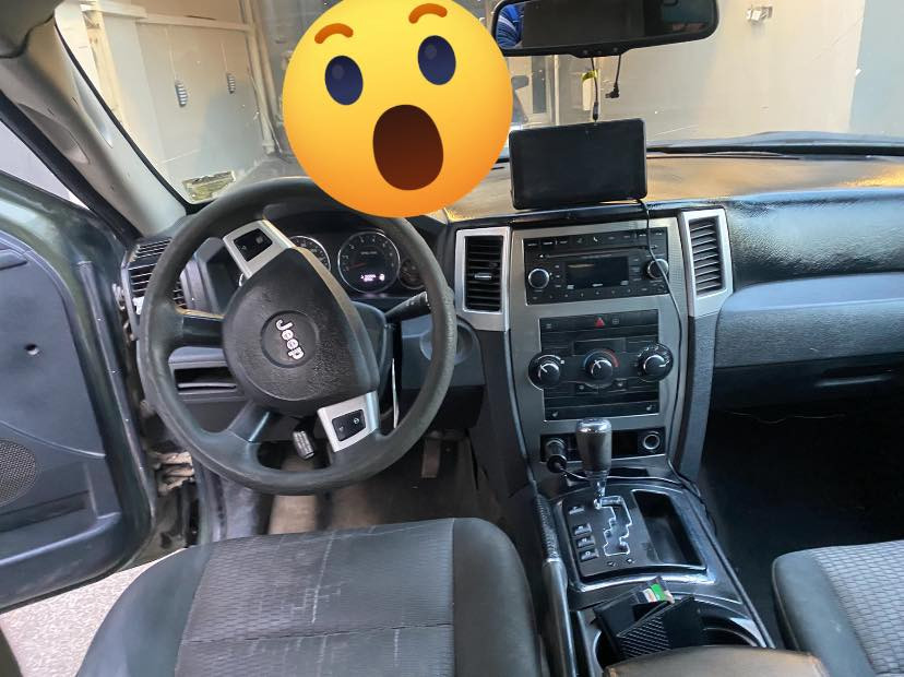 السلام عليكم
مكلف بالنشر
للاتصال بصاحب السيارة
هذا رقمه 
***********
جيب فول مواصفات موديل ٢٠٠٩
محرك ٣٧٠٠ 
حادثها بامريكا جاملغ ايمن امامي
ما بيها اي تنقيص دهن
فتحة
تشغيل عن بعد بلادي
تدفئة كراسي
٤ قطع صبغ موضحة 
السعر ٨٧ ورقة وبيها مجال
