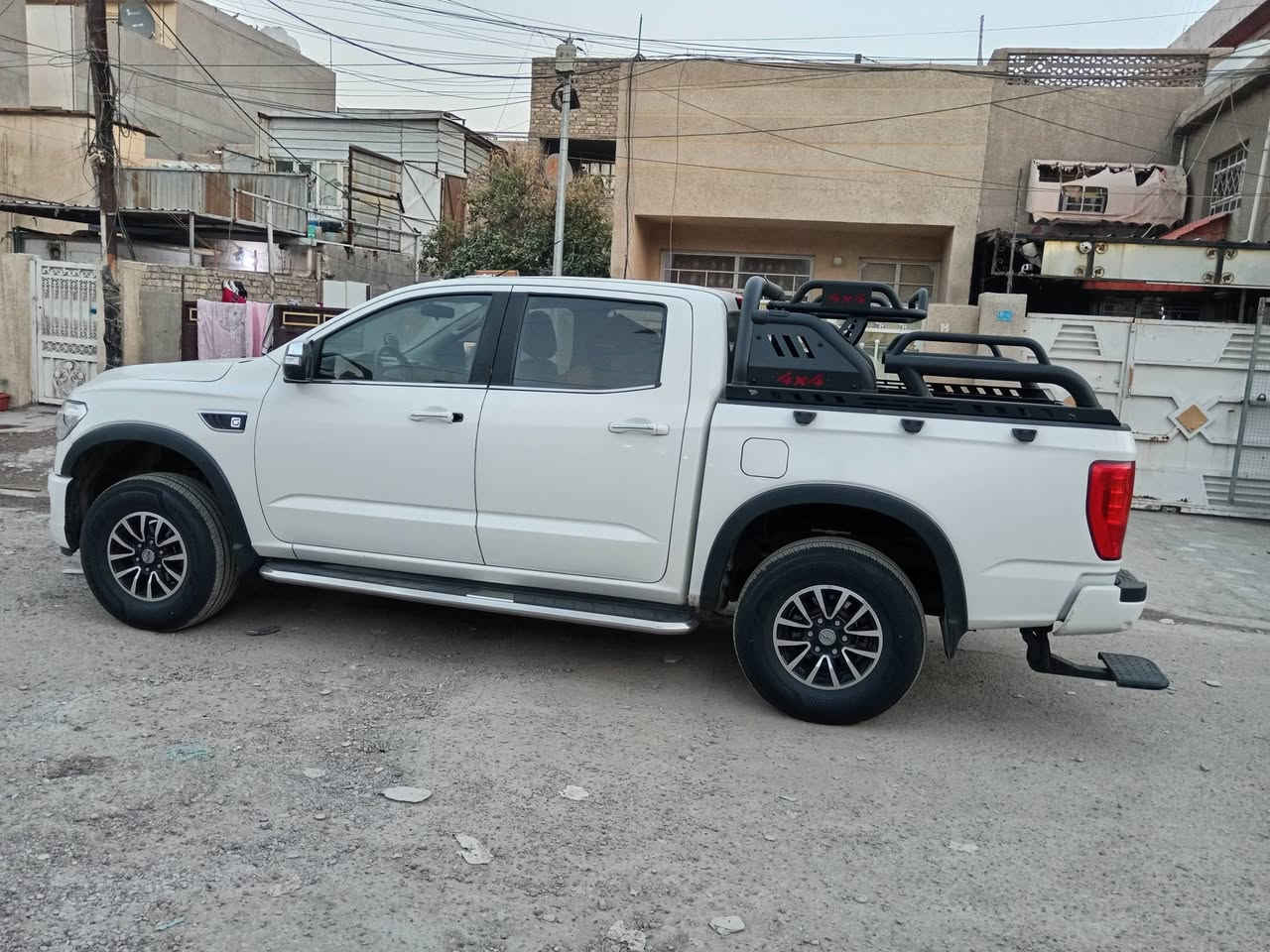 شباب سياره تيرا لورد صيني محرك وكير ميتشيبوشي 2400 تيربو كير عادي ست نمر السياره ماشيه 155 الف قابل للزياده  السياره حره تحويل مباشر البيع نقد بدون مراوس ١٦ مليون عراقي السياره كلش حلوه مكفوله من الدعمه والصبغ   *********** السياره موديل 22
