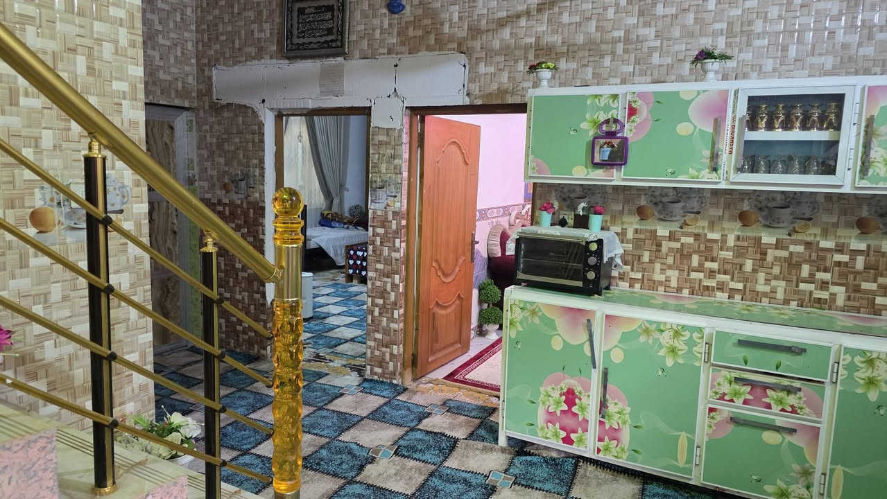 بيت للبيع المساحة ١٦٠ متر مربع طابو زراعي سند ٢٥ مرقم كوت الحكيم قرب محطة الواسطي يبعد عن الشارع ٢٠٠م 
صب مسلح البناء بلوك الاساس طابوق يحتوي غرفتين وصالة ومطبخ واستقبال السعر ٣٥ مليون وقابل للتفاوض للاستفسار مراجعة دلالية احمد السعيدي والاتصال  *********** او ***********
