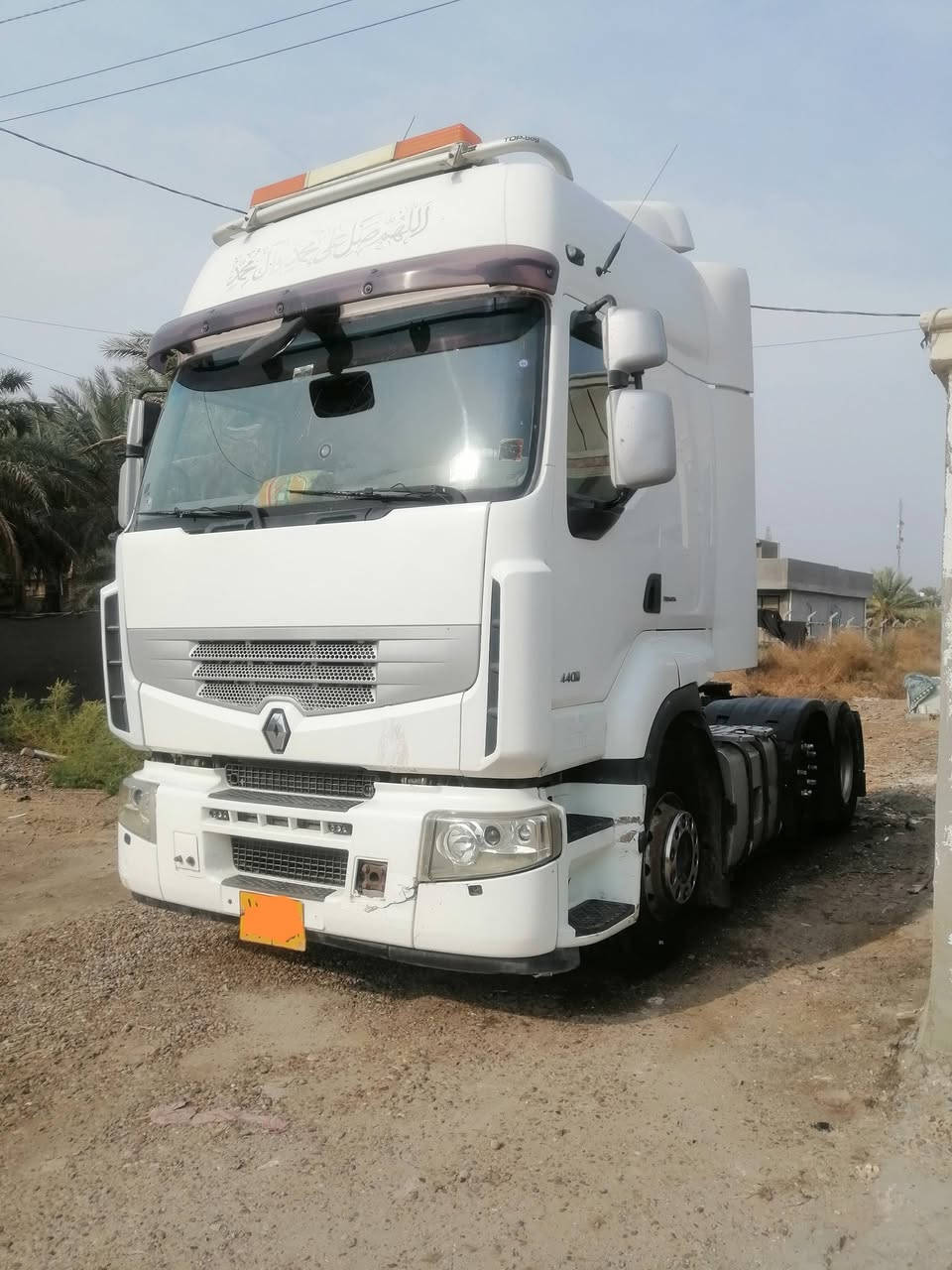 السلام عليكم رينو مشترك 440 موديل ٢٠٠٦ مجموعة فالفو كير اوتوماتيك ١٢ نمره سنكل بلادي حساس جانبي كامره تحكم ستيرن مربوطه فلات جوانب متحركه ابيع بس الراس بدون عربانه ماموجوده مكاني بغداد الكرخ اتصل على الرقم *********** او*********** السعر ١٦٠ ورقه
