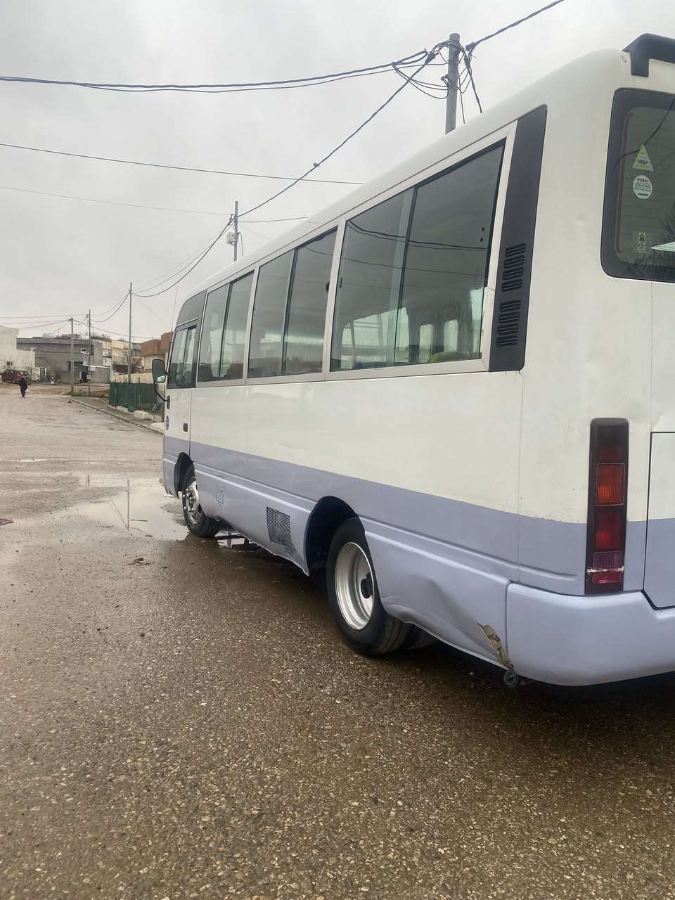 اسلام عليكم كوستر نيسان 2002 السياره جاهزه كبل لشارع كير مكينه اكسن خير من الله السياره على ايدي تخم ورك اماي خلفي تخم لاستيك امامي خلفي تايرات امام جديد ماصارلي هواي من شديتهن الخلفيات نص عمر ويل جبويلس ناصي امامي خلفي حتا السبير جوبلس السياره توضيح الساره 2002 والسنويه تقره 2006 عليها غرامه مليونين و740 ينزلن من السعر  والطخه مثل ما موضح بلفيديو هم تصليحه ينزل من السعر سعر السياره105 مكاني اربيل رقم تليفون بي واتساب 
 السنويه مكسوره ***********
