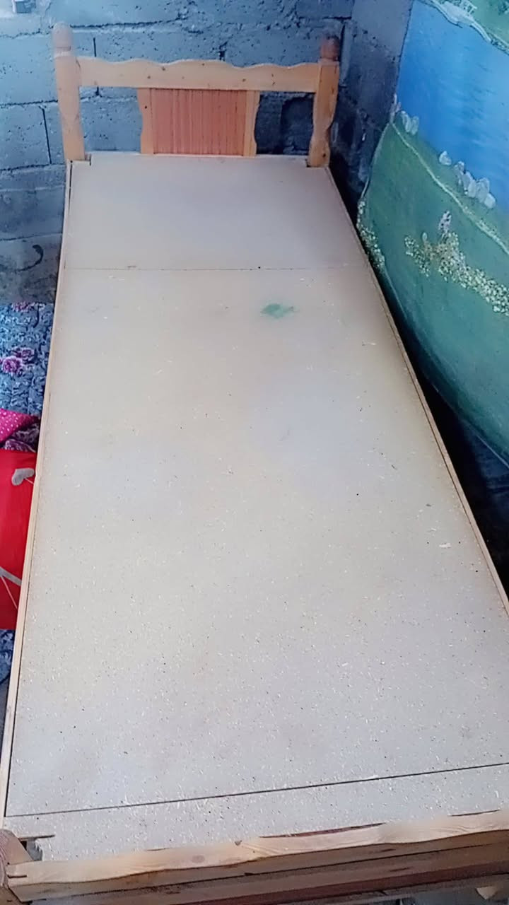 سلام عليكم سرير ابو نفر بعده جديد مامستخدم سعره ٣٥ قفل شراي يتصل ***********
