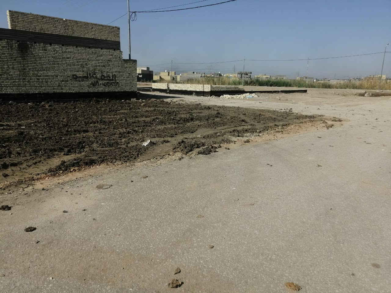 السلام عليكم
للبيع 
قطعة ارض المساحة 200 م ركن شارعين 
الموقع /القاسم مجمع الغدير /قرب الطابو الصرف في ال مراد 
رقم القطعة 193
تفاصيل السعر 
الاتصال  ‏‪***********‬‏
