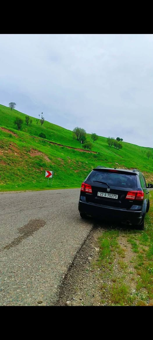 دوج جورني ٢٠٠٩ سته سلندر خمسه راكب السياره بيها قطعتين صبغ و رقم سنويه جديد بسمي سعره ٨٥
***********
