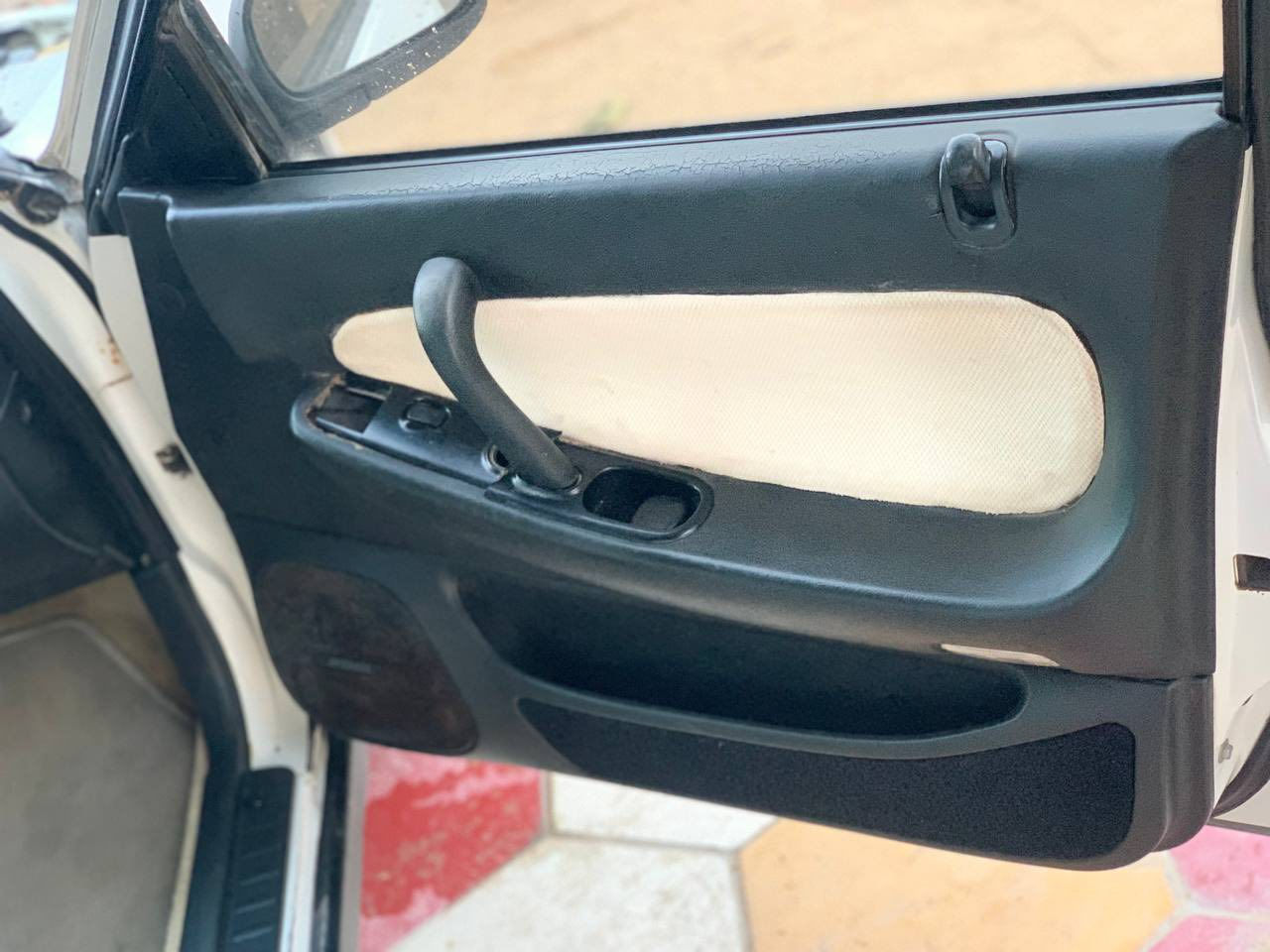 سلام عليكم البيع نيسان مكسيما مصبوغه حزام حداديه تخم تاير كله جديد كير ومحرك جديد كهربائيات كله جديد نضيفه حيل ربع متصرف عليه جاهزه  الاستفسار      ***********
