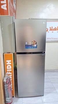 ثلاجه الحافظ ٢٤ قدم ثلاجه جديدة بالكارتون مامستعملة ابد فقط بيها ضربه ...