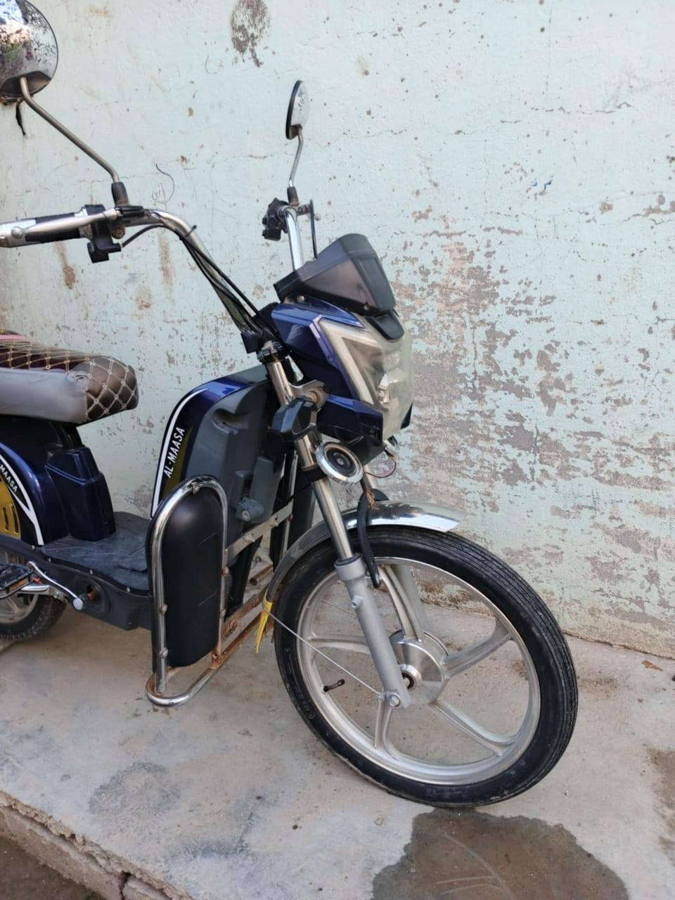 السلام عليكم دراجه شحن زنحوو موديل 23. بطاريات جدد عل فحص كهربائيا كلها شغاله دراجه نضيفه سعرر 430 بيها مجال وتساب ***********
