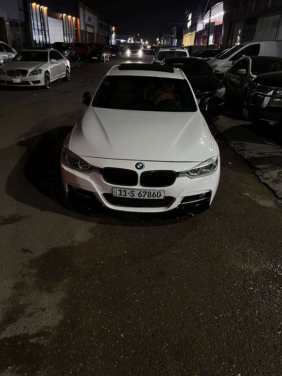 السلام عليكم
BM 330i
ام ثري موديل 2018 فول مواصفات السيارة ماشية 137 كيلو 
حادثهة بنيد من امريكا وبالعراق بيهة جاملغ انصبغ السيارة بيهة قطعتين صبغ عارضهة ب 140 وبيهة مجال 
مكان سيارة بغداد
***********
