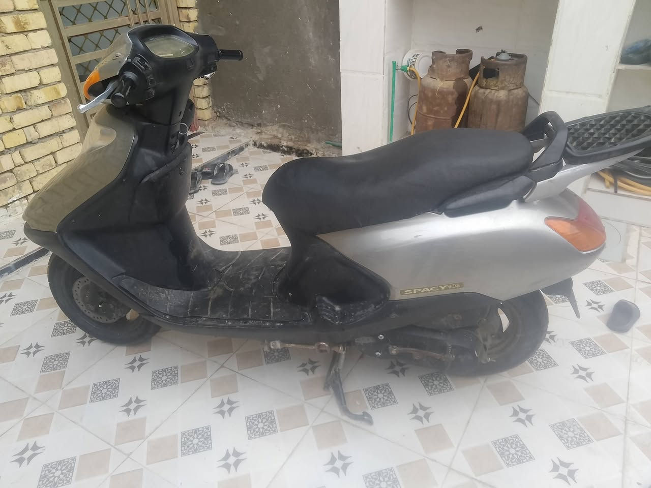 السلام عليكم دراجه سبيسي ياباني للبيع الدراجه خير من الله مفتوحه مره وحده كفر اصلي ابو الختم كلشي شغال بيها فقط قفل الجنطه مايشتغل ولعداد/السعر600 وبيها مجال/ العنوان الكوت السفحه الاولى شارع السكلات
***********
***********
