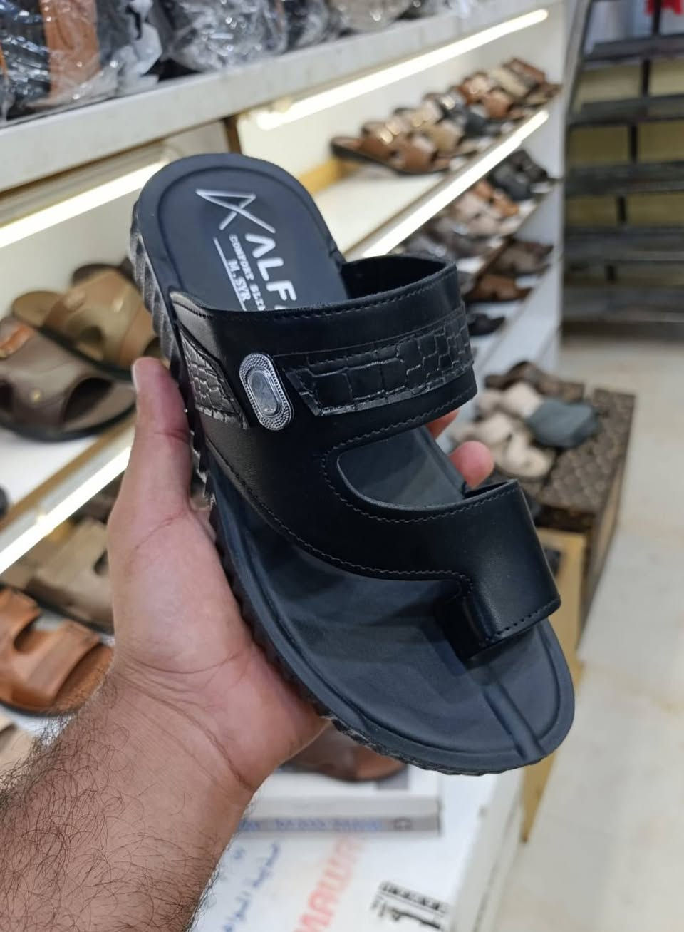 جملة فقط... لايوجد مفرد... 
شحاطة رجالي طبي درجة اولى. تـ ـركي
سعر الدرزن 36 الف. الوان حسب الطلب.. 
قياس رجالي من40 الى 45... كيس
🚛 يوجد توصيل لجميع المحافظات.. للحجز والاستفسار ع الخاص او الواتساب.. ***********
