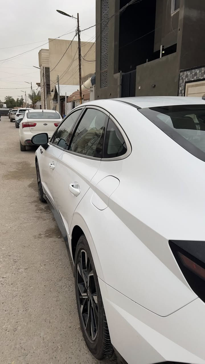 بسم الله الرحمان الرحيم 

🔷 السيارة : هونداي سوناتا SEL  

🔷 سنة الصنع : 2025

🔷 اللوحة : مثنى شهداء

🔷 الضرر : حافة البنيد بس تصليح وايرباك الدركه الطاك حتدث كلش بسيط 

(صور الضرر مرفقة بالإعلان)

🔷 رقم الشاصي : مرفق معه صور

━━━━━━━━━━━━━━━

🔹 محرك 4 سلندر 2.5L  

🔹 عداد 37 الف ميل   

🔹 كاميرة خلفية  

🔹 رادار أمامي وجانبي وخلفي  

🔹 تنبيه الخروج عن المسار  

🔹 الكراسي الأمامية كهرباء + تدفئة  

🔹 ويل كب 18 إنج مع إطارات بحالة ممتازة  

🔹 وضعيات قيادة  

🔹 لايتات LED بالكامل  

🔹 شاشة تحكم بالإيعازات  

🔹 تحكم ستيرن جهتين  

🔹 بصمة أبواب وتشغيل + تشغيل عن بعد  

🔹 مع باقي المواصفات الاعتيادية

💰 السعر : 200 وبيها مجال للجادين

☎️ للاستفسار : ‭***********

📍 السماوة
