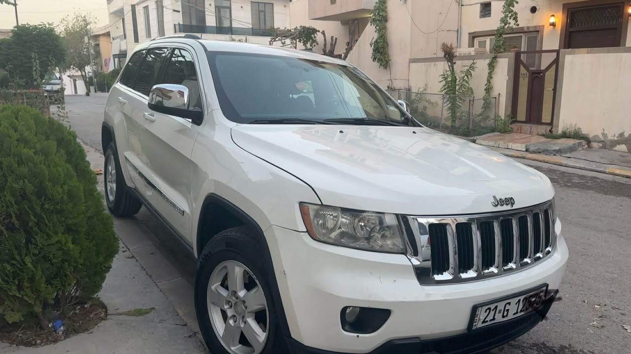 سلام و اخوان 
جيب لاريدو موديل 2011 دبل اكسل 
كلين تايتل بدون صبغ بدون ضربة 
لون ابيض مواصفات اعتيادي شاشه و كامرة خلفية 
بصمة تشغيل و دبل اكسل گير محرك كهربايات بشرط 
رقم سنوية كلة جديد بسمنه مكان سيارة كركوك و سليمانيه 
سعر 164 و بيها مجال قليل 
*********** كركوك, العراق
