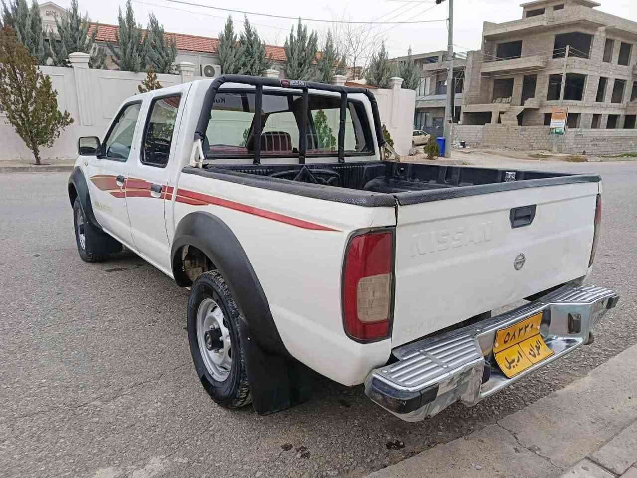 نیسان یابانی 2005،،،
دەبڵ ئەکسل،،ناوسور،،،
جام کارەبا،تەبریدوپاوەر
گێڕو مەکینەو دەبڵ ئەکسل وئەکسلی جائیزە،،حیزام بۆیاغە،،،
قرچێکی بچوکی هەیە،،،
سەقف وشانی بۆیاغ نی یە،،ماڵی کاسبی یە،،،
سعری(97)موعامەلە،،،
گۆڕینەوە ئەکەم،،،،
تێل بۆ خاوەنی بکەن هی من نیە 
***********
