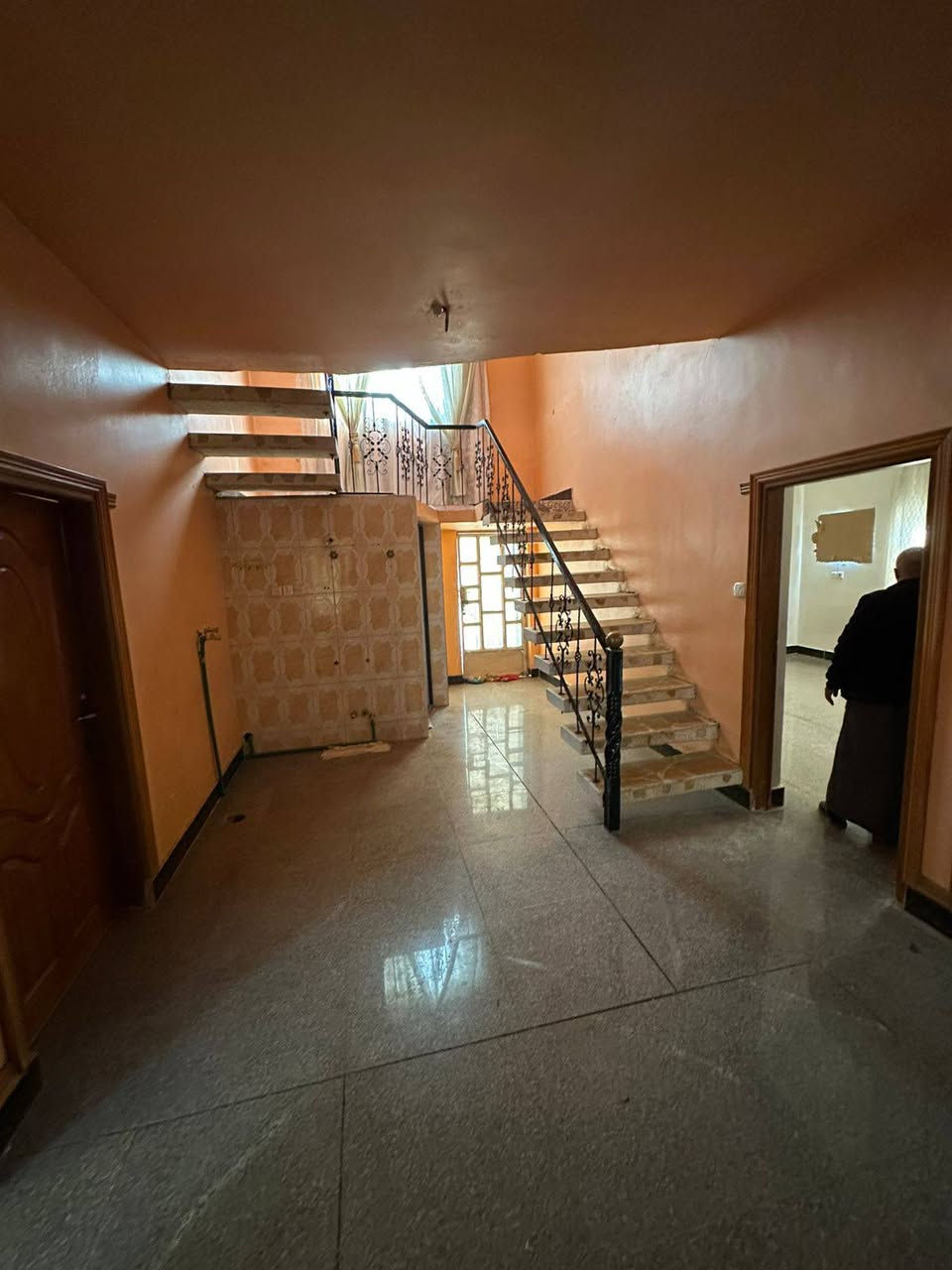 يالله سلام عليكم بيت مساحة ٤٥٠متر 
يحتوي على ٢غرف نوم
استقبال مطبخ وصالة
حمامات 
حديقة كبيرة وكراج سياره 
طابو سند ٢٥
إقرار محكمه
العنوان منطقة باوي للاستفسار الاتصال على ***********
