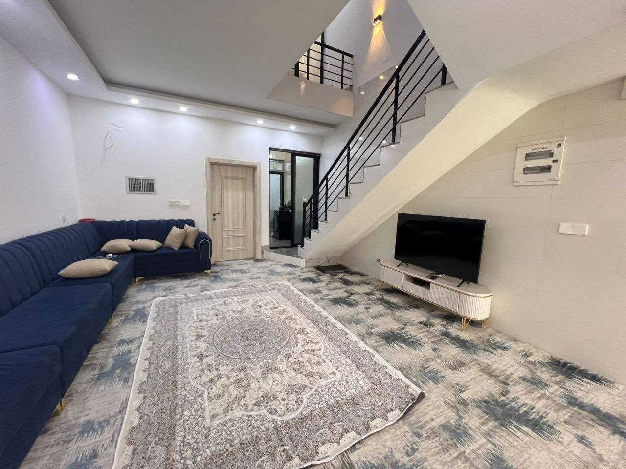 🔸سند طابو يتسجل بإسم اي عراقي
📍أربيل-بيت للبيع حي 92 زانكو قرب سايدين 18شوبات ع شارع 20M
 
➖مساحة 100M طابقين 
يتكون⤵️
➖3غرف نوم 
➖صاله-مطبخ-مجموعه صحيات-كراج
***********
***********
**************
في حال لم يتوافق العقار مع رغبتكم او لم يكن بقدر امكانيتكم زوروا موقعنا على تلكرام للتصفح على اكثر عدد من العقارات المتوفرة•https://t.me/mohamedaqarat1
